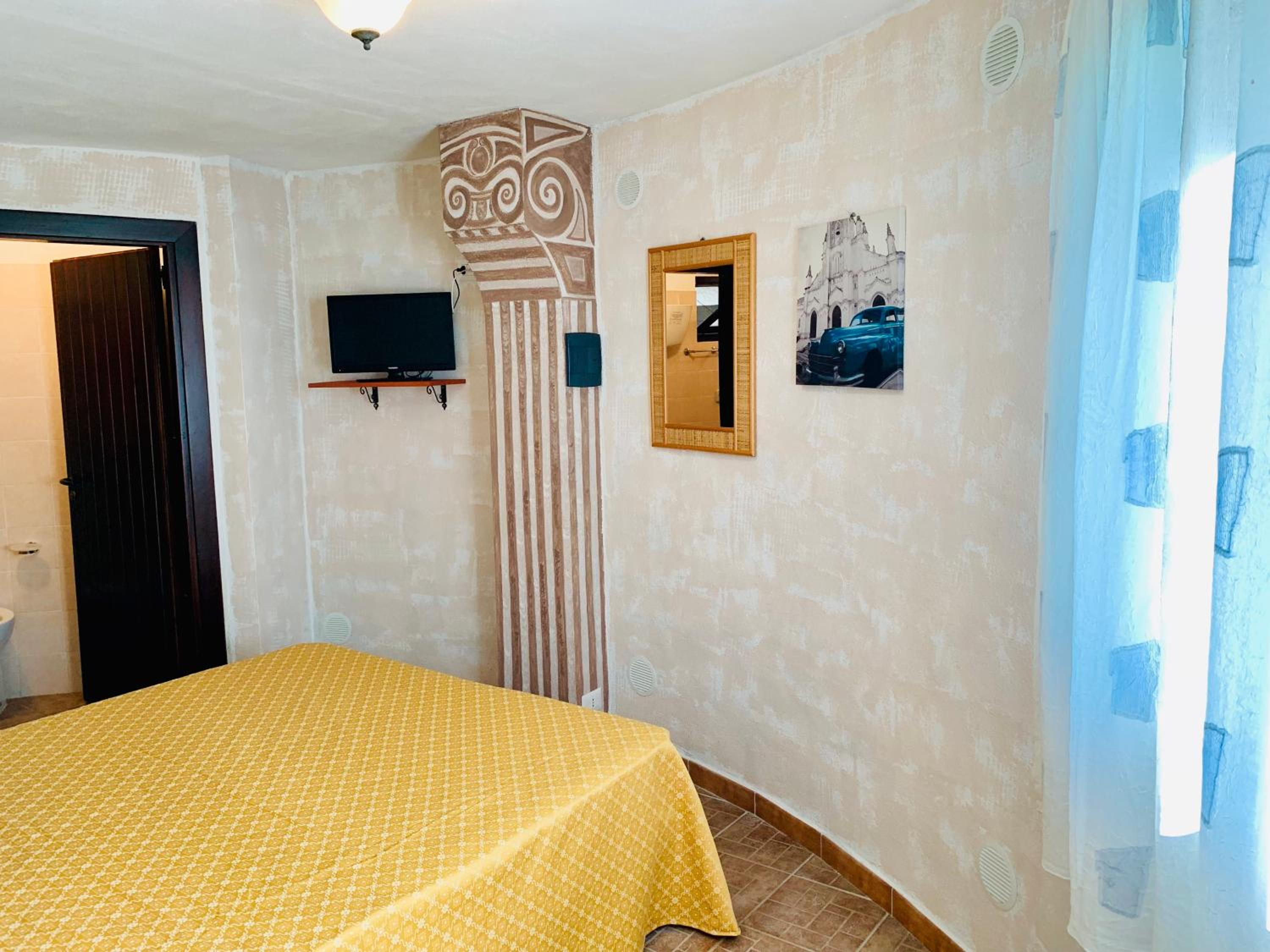Deluxe Double or Twin Room with Sea View photo 3