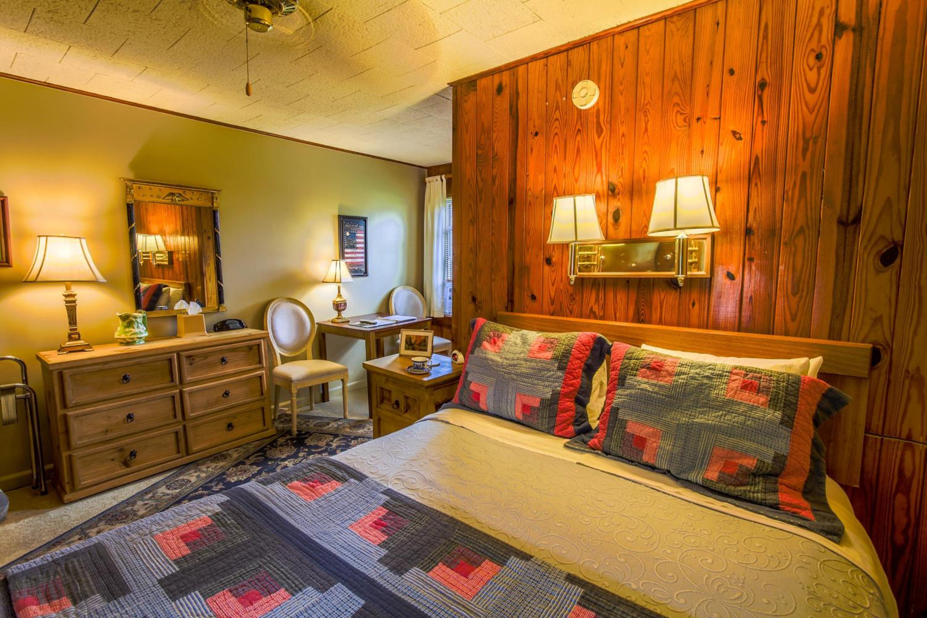 Standard Queen Room - Photo 2