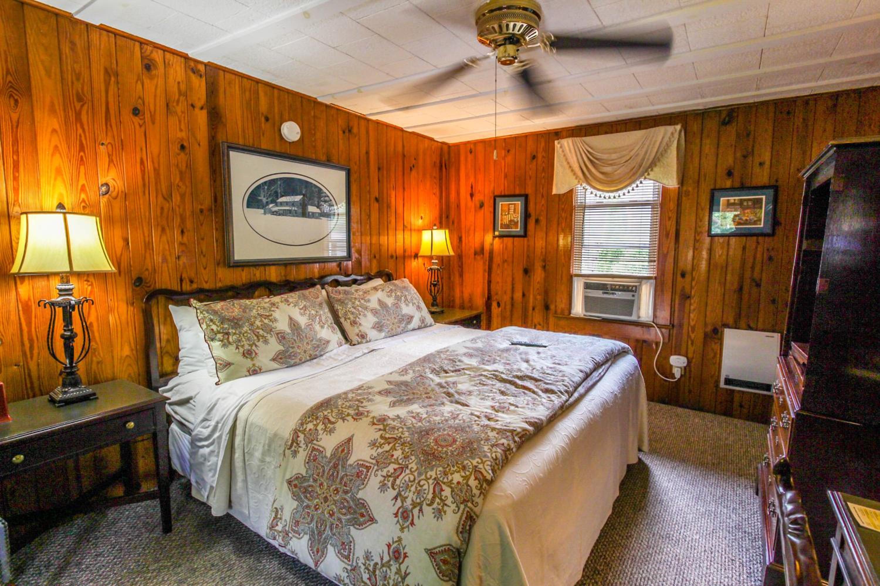 Standard King Room - Photo 3