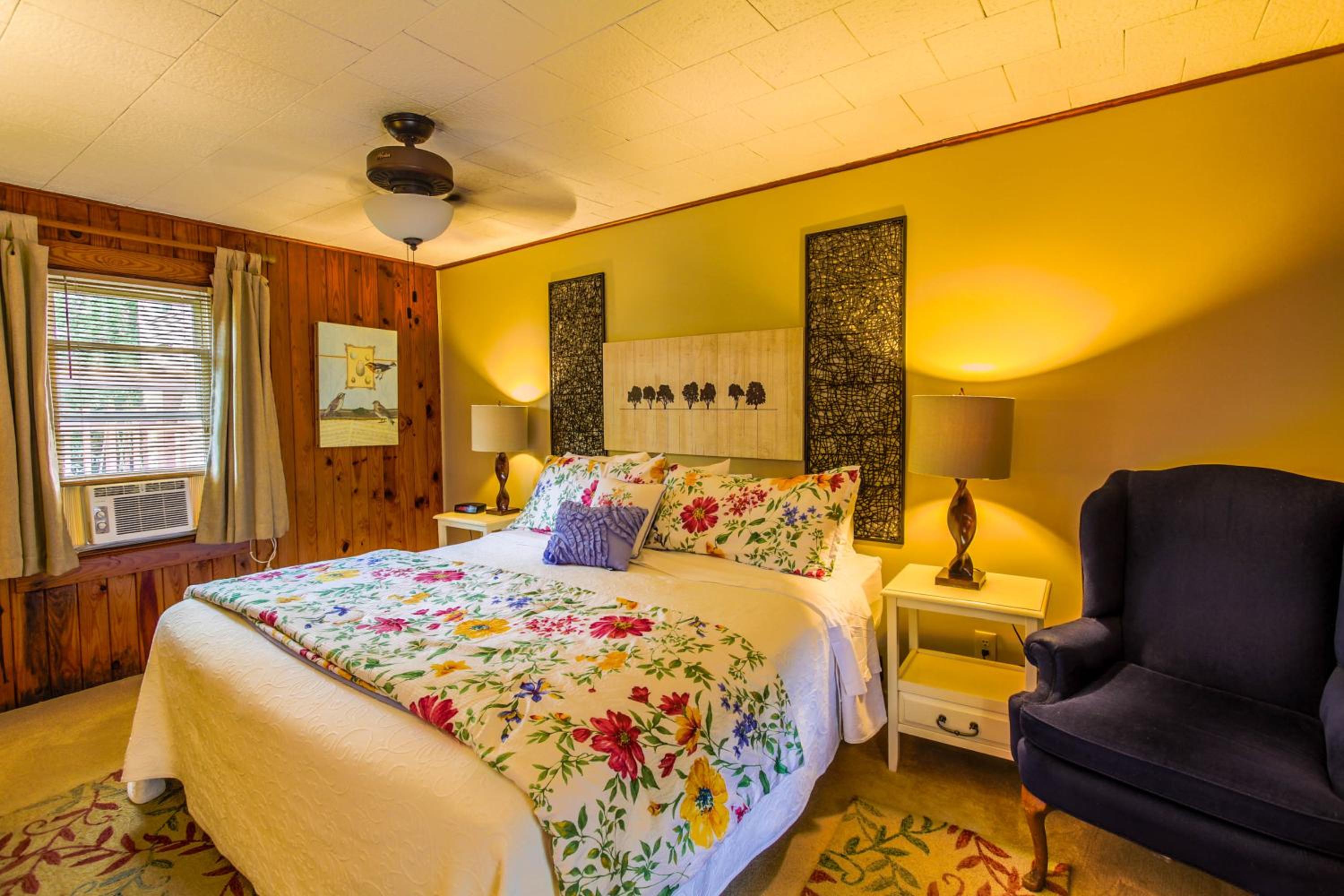 Standard King Room - Photo 4