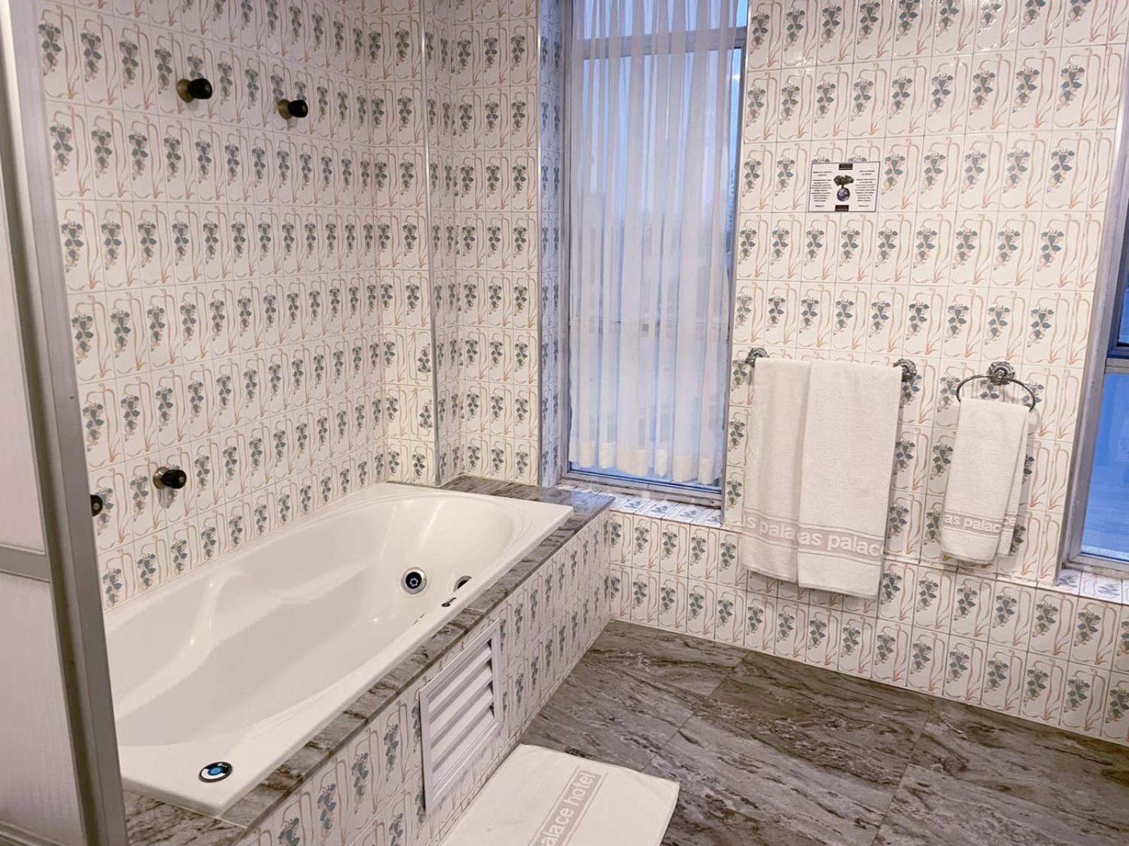 King Suite with Spa Bath photo 2
