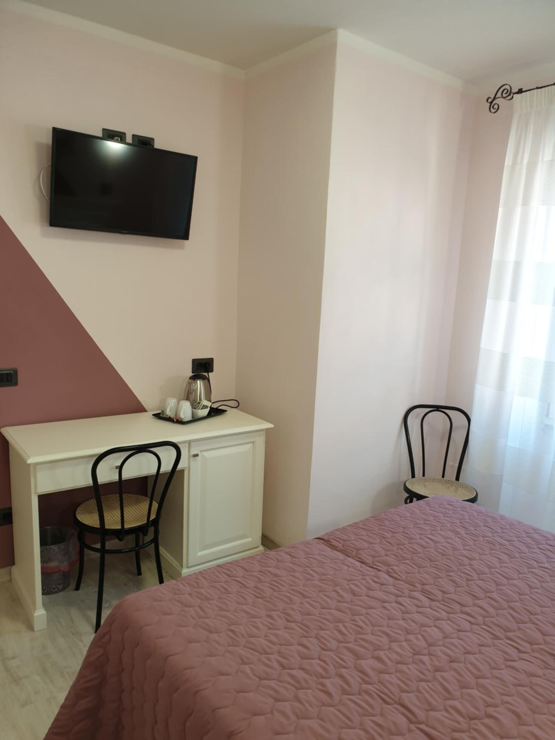 Standard Double or Twin Room - Photo 2