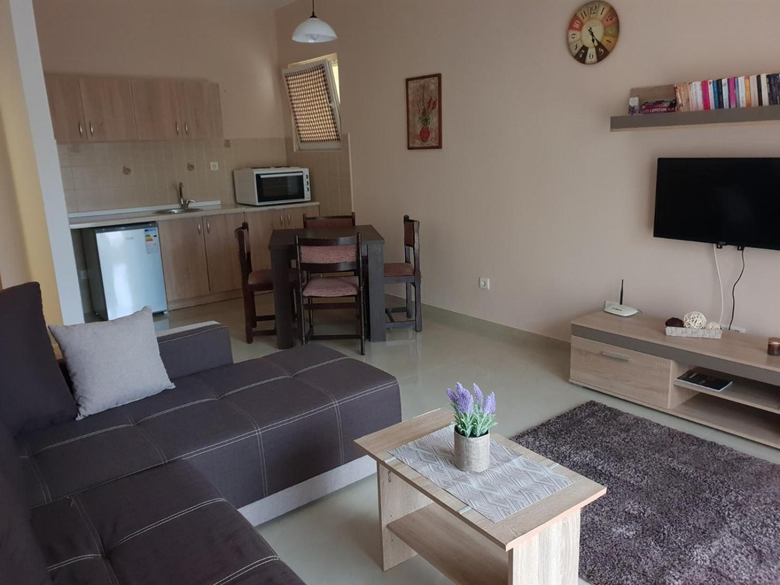 One-Bedroom Apartment photo 2
