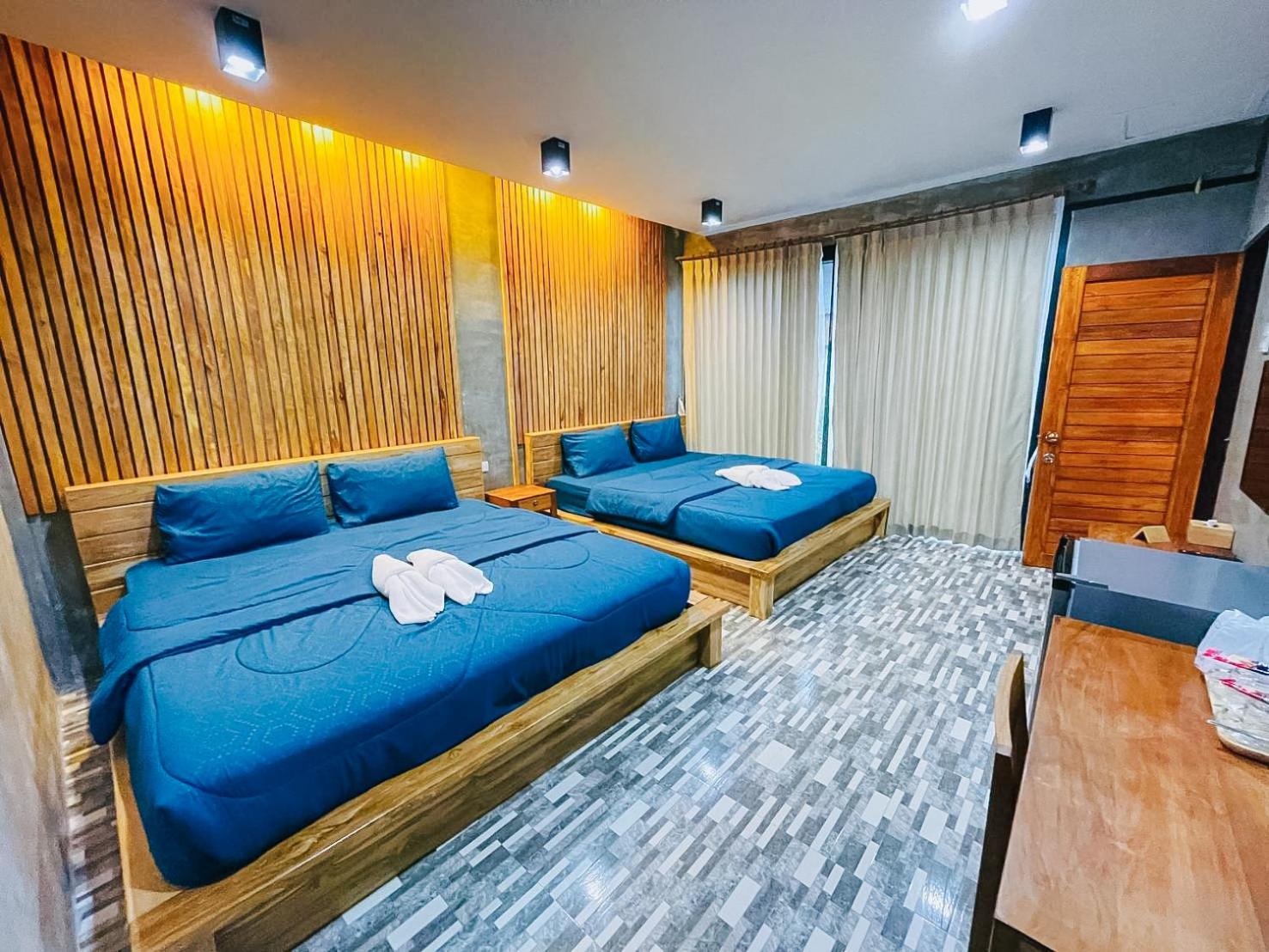 Family Room photo 3
