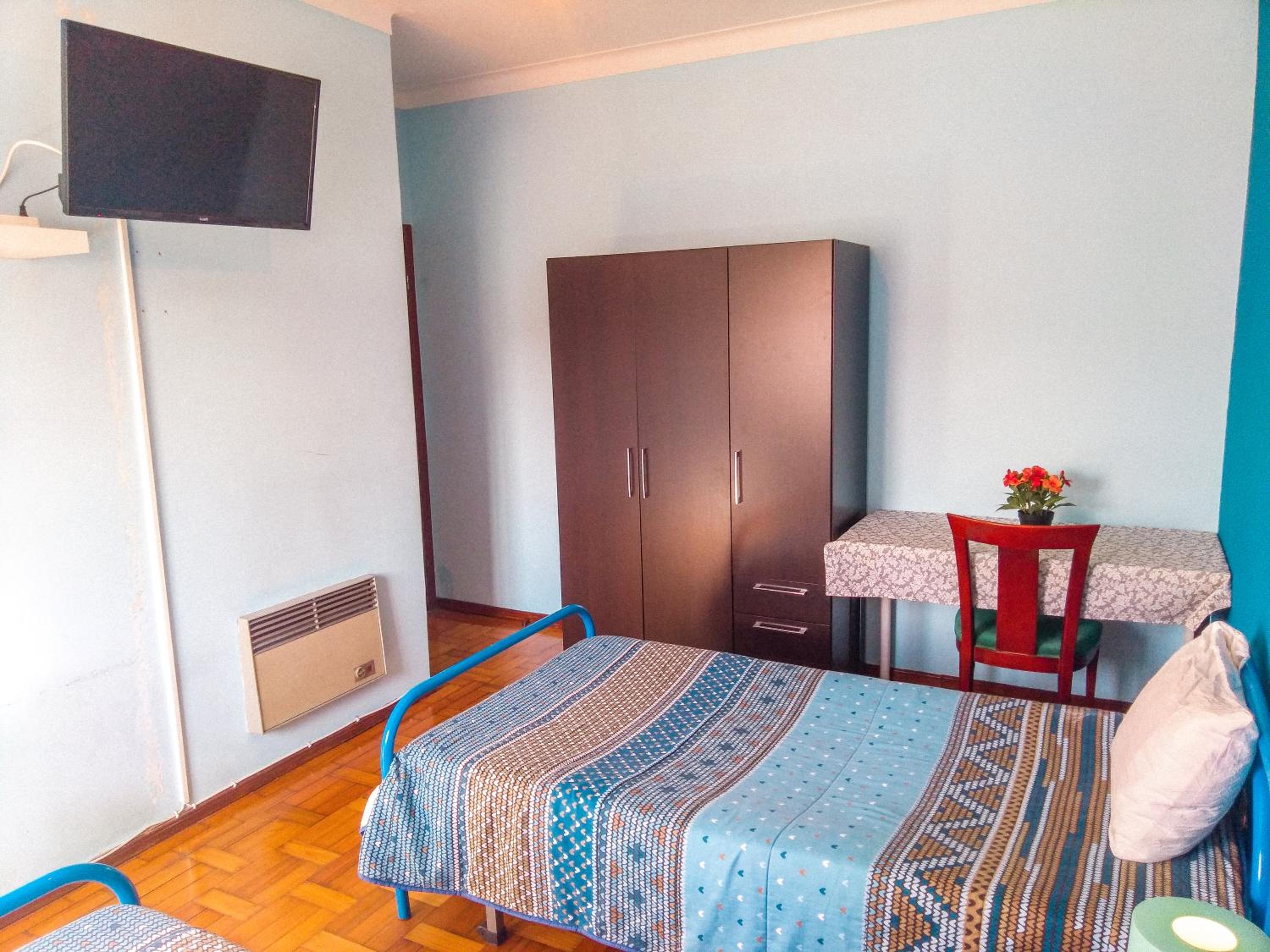 Standard Twin Room - Photo 1