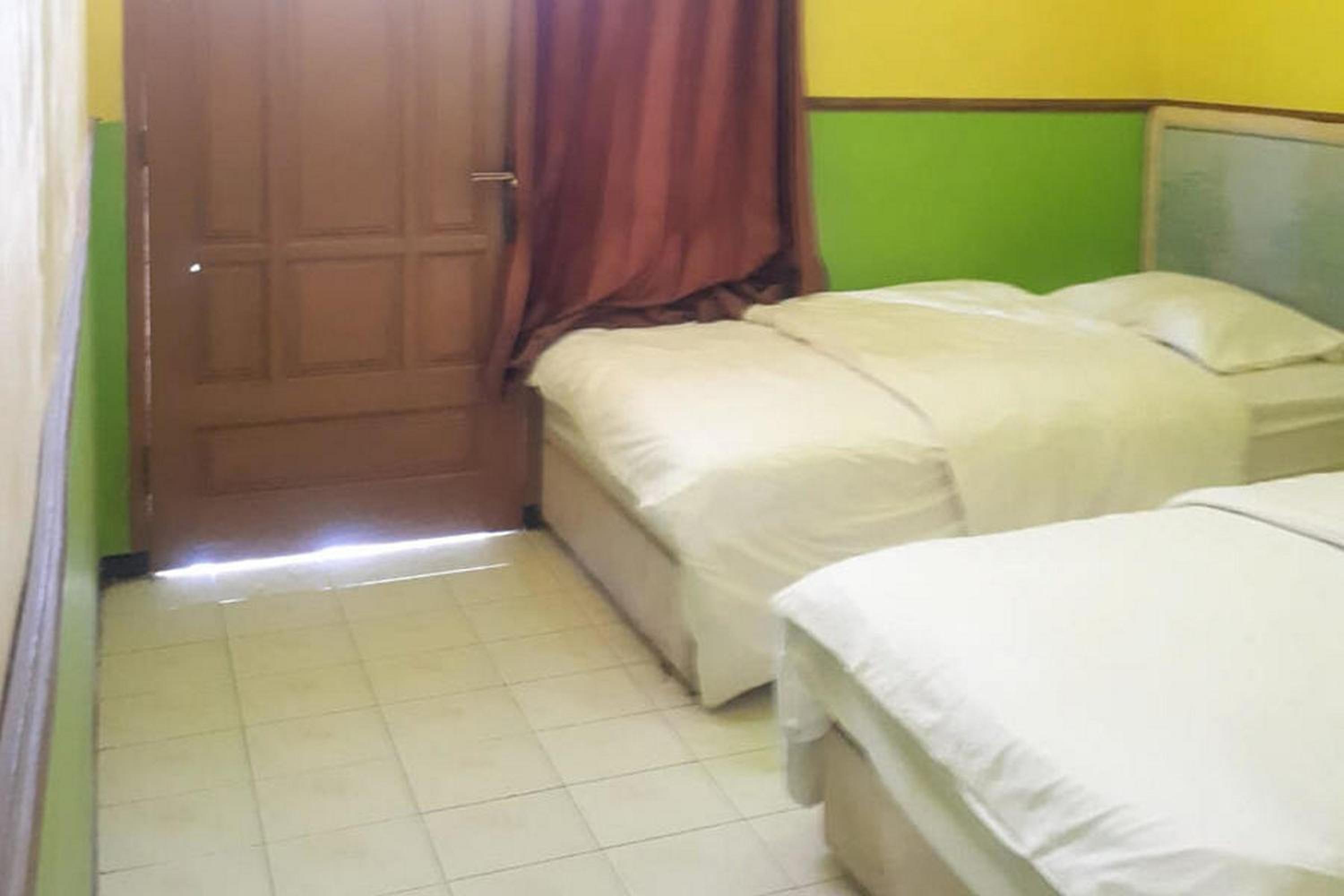 Twin Room - Photo 3