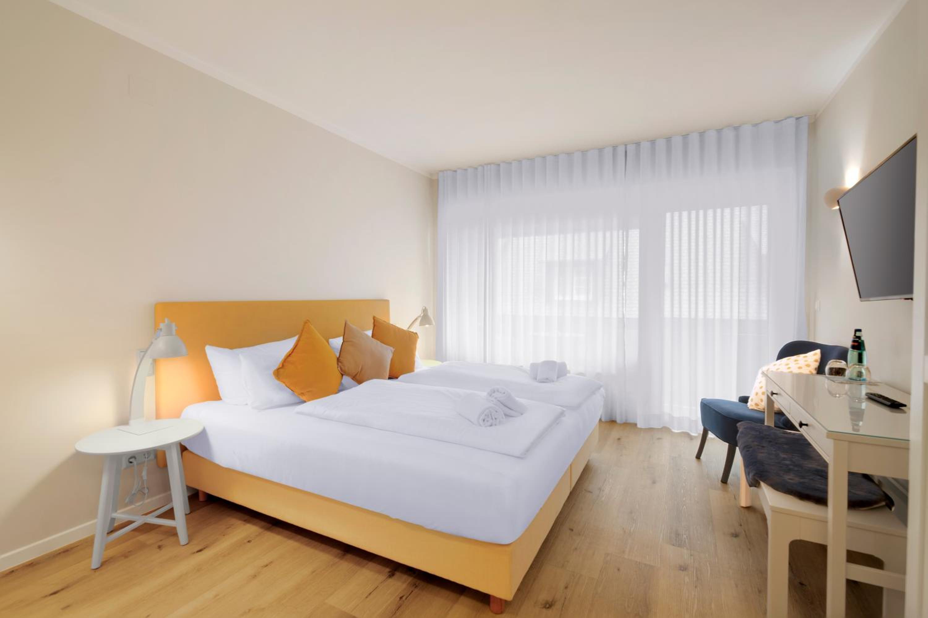 Double Room with Lateral Lake View
