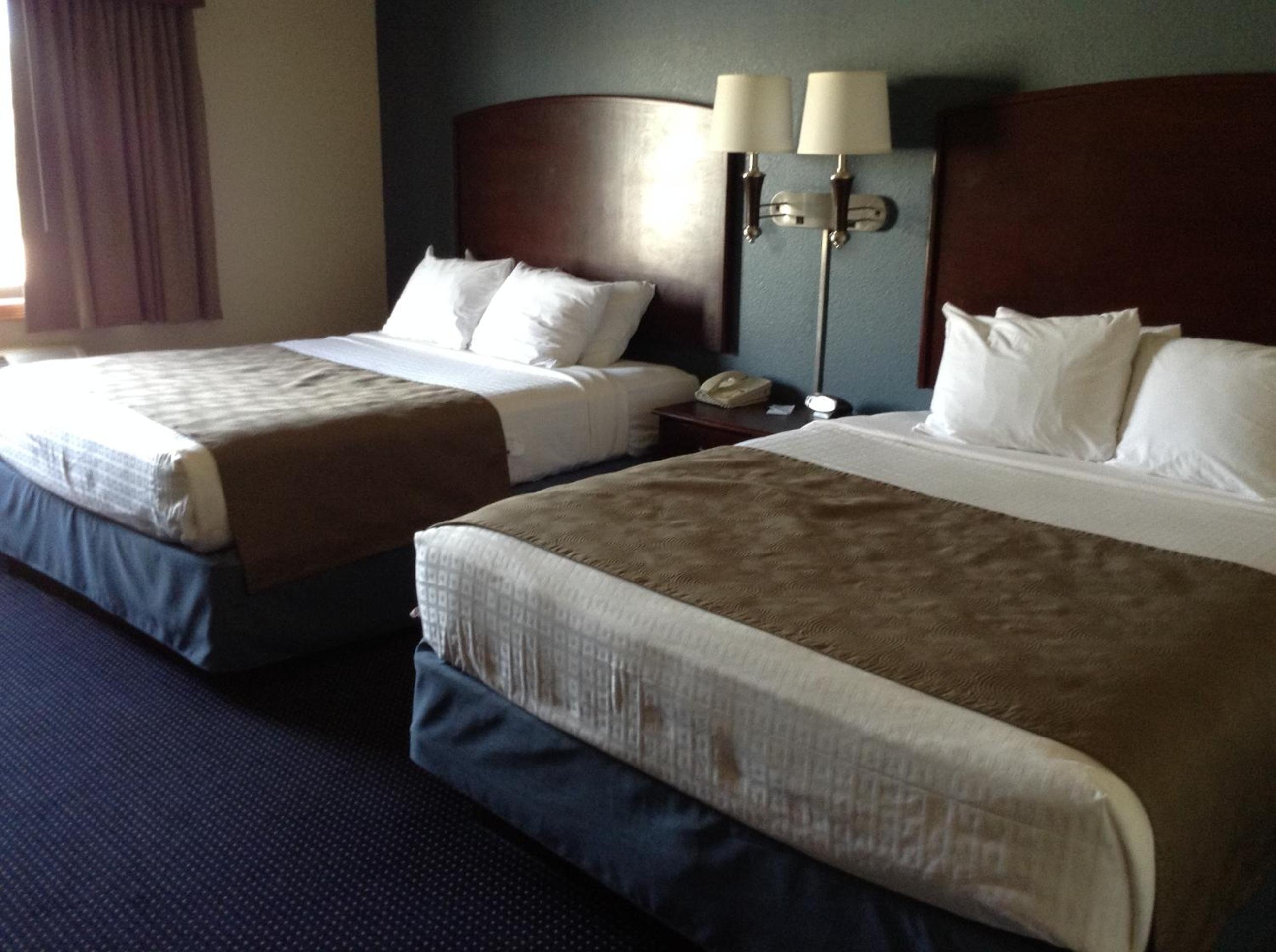 Superior Queen Room with Two Queen Beds - Non-Smoking photo 3