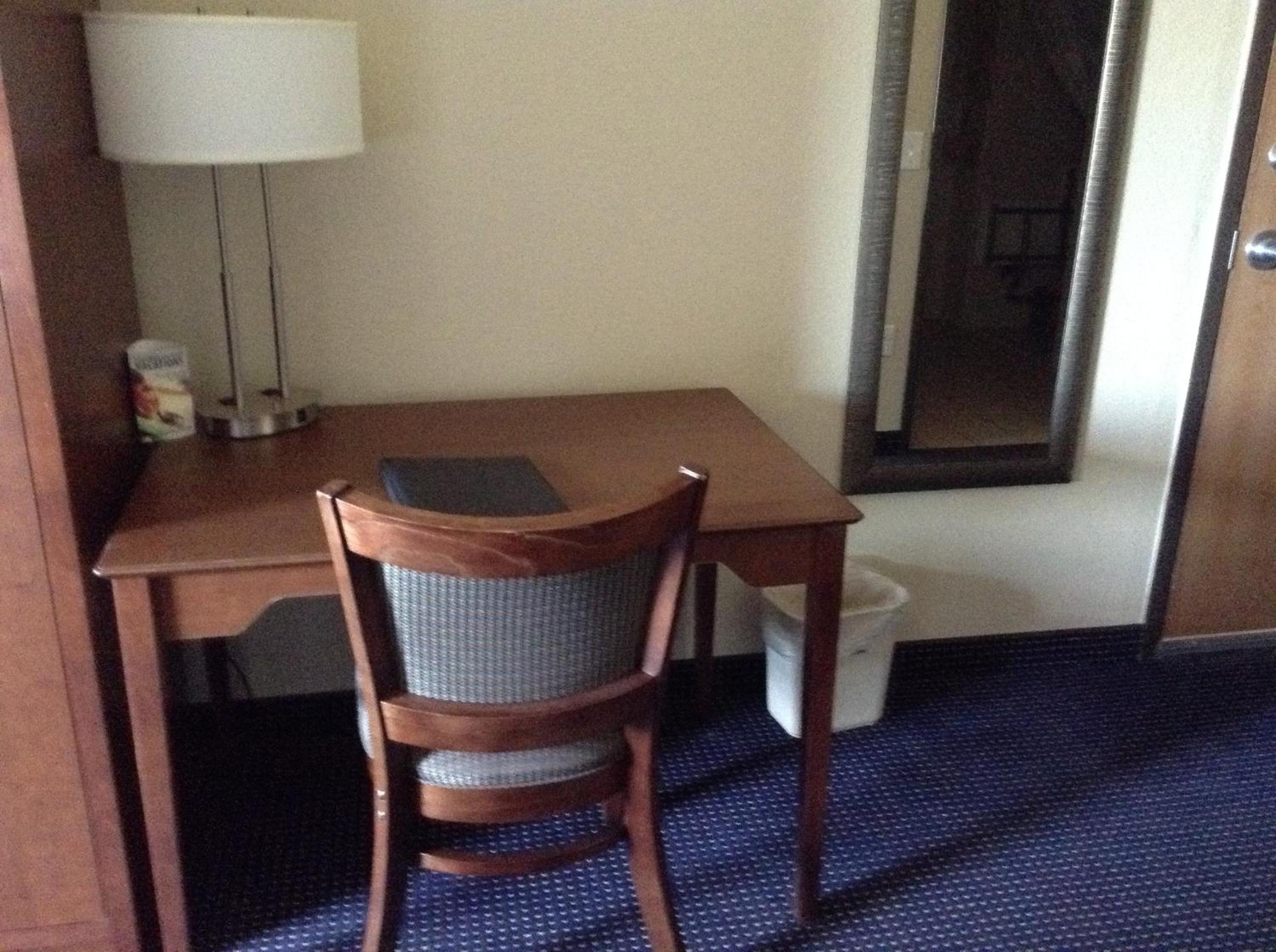 King Suite - Non-Smoking photo 3