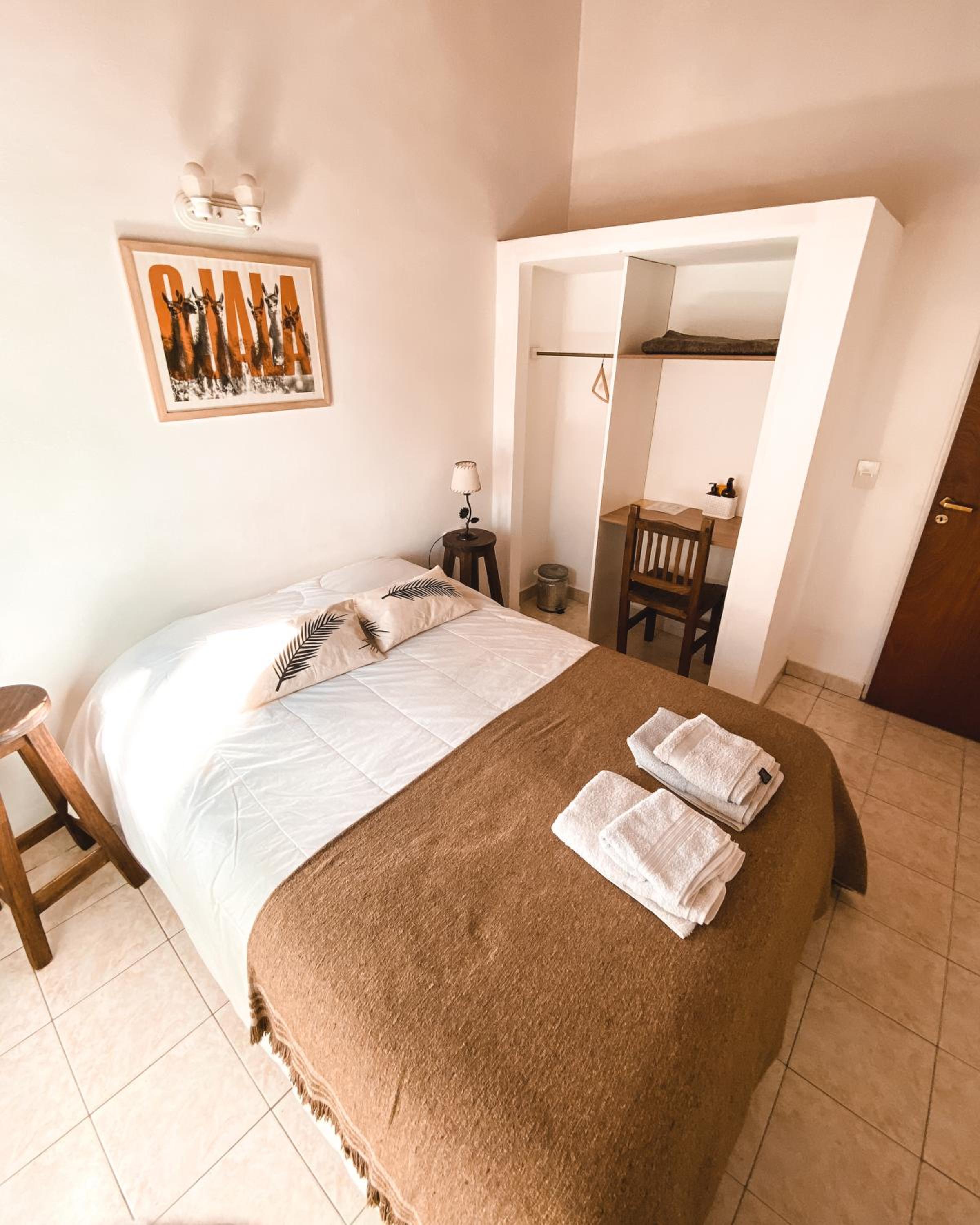 Double Room with Shared Bathroom photo 2