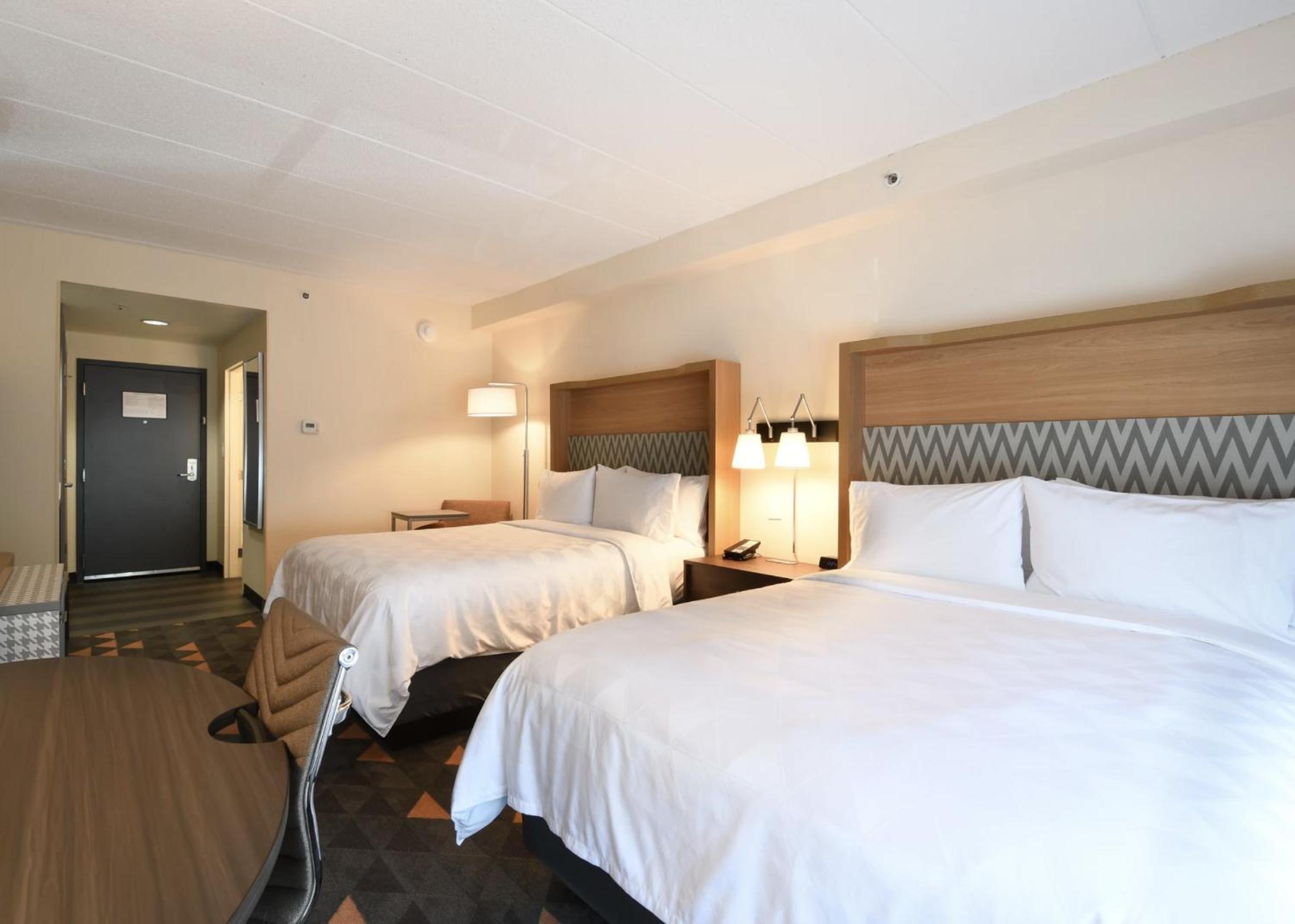 Standard Queen Room with Two Queen Beds and Bath/Shower - Photo 2