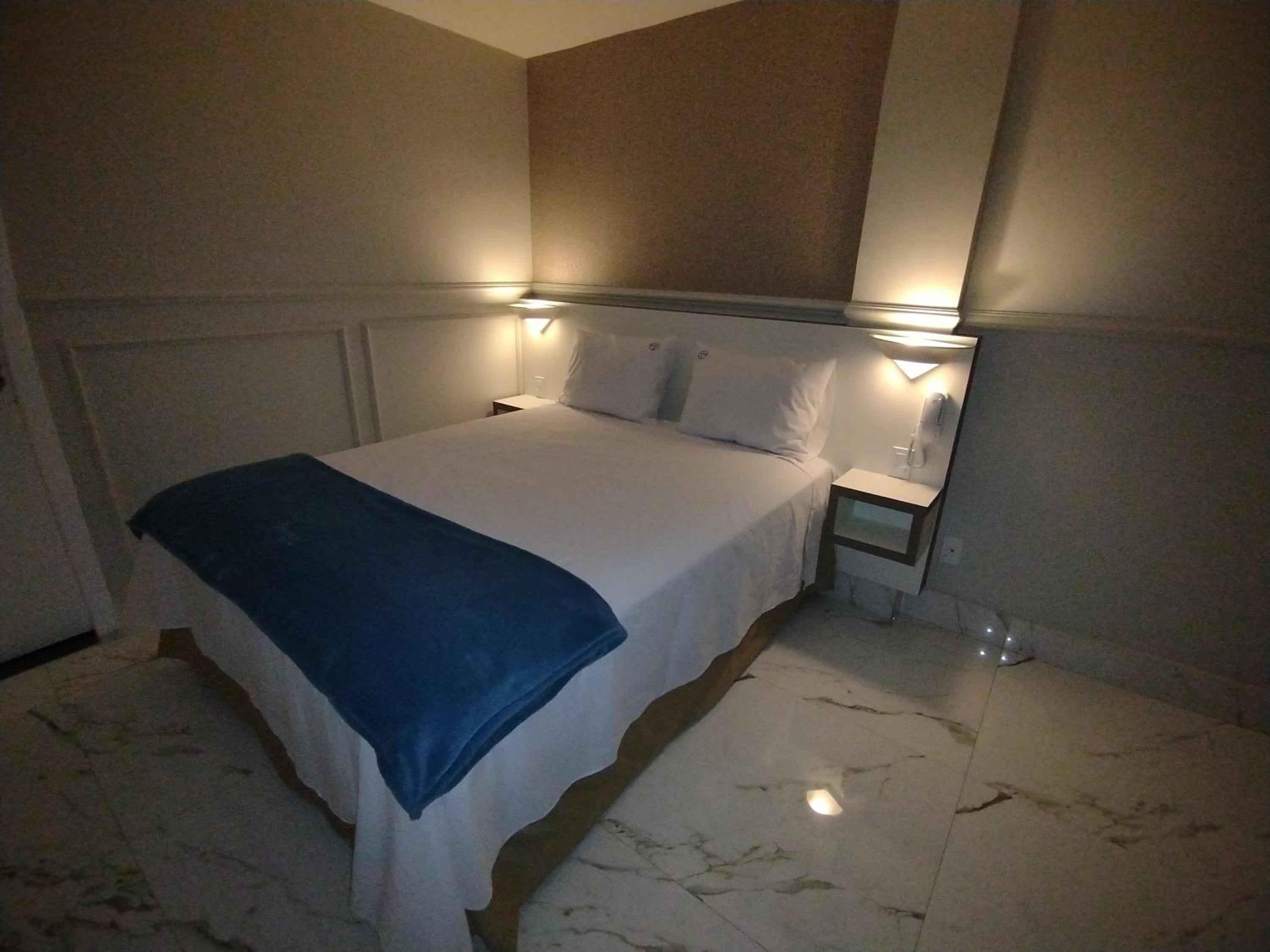 Queen Studio