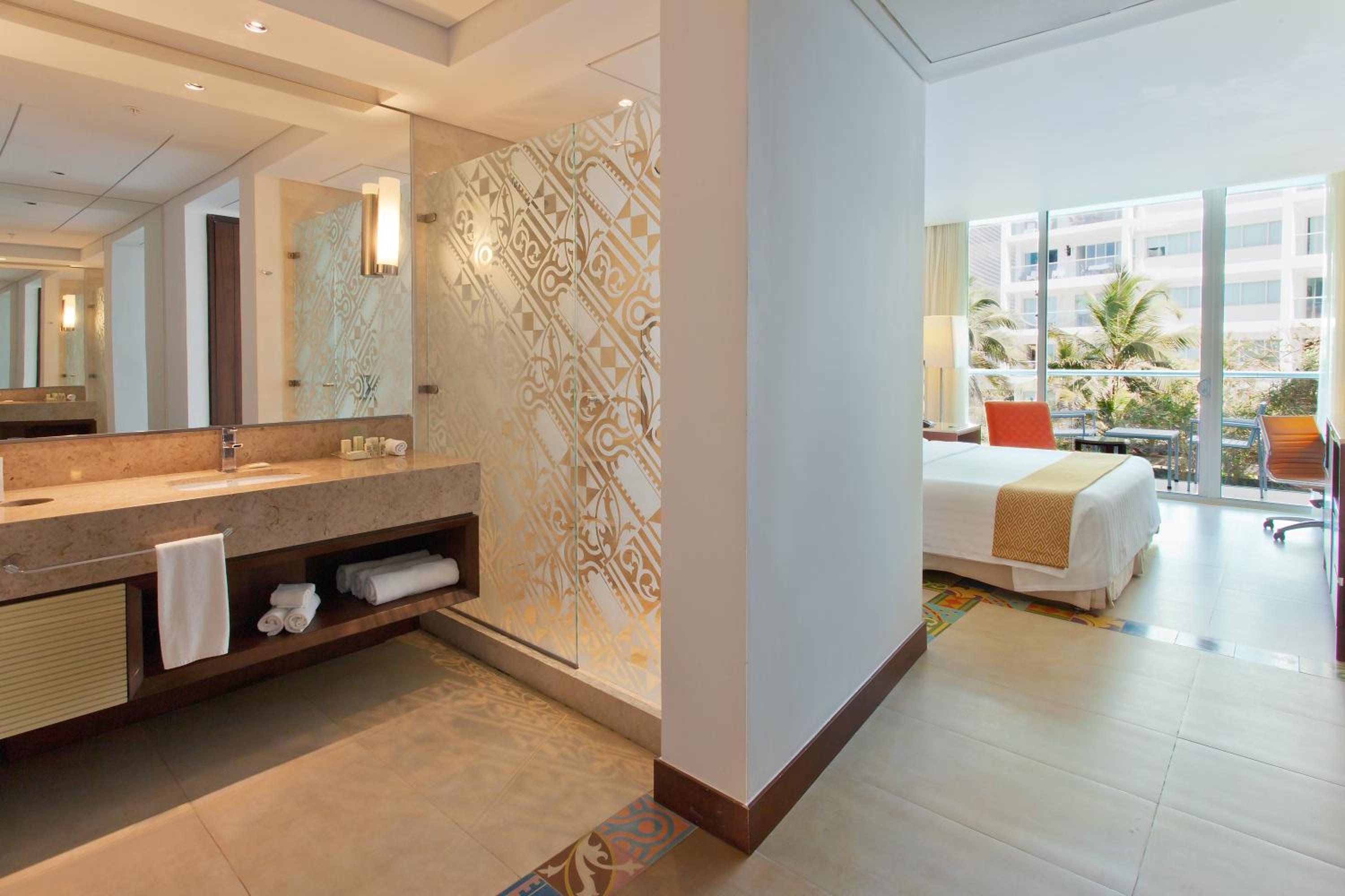 Standard King Room with Garden View - Photo 4