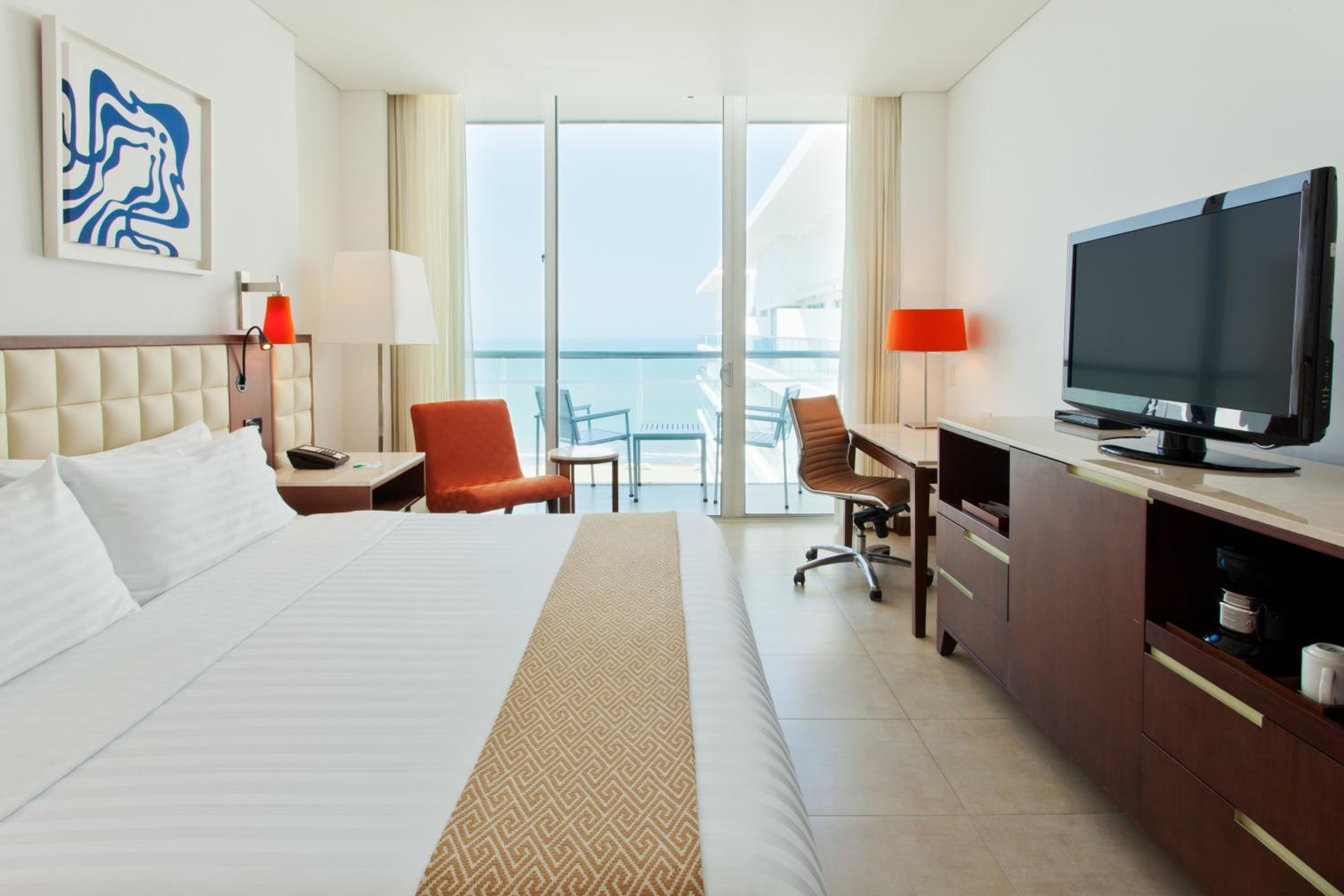 Standard King Room with Ocean View - Photo 5