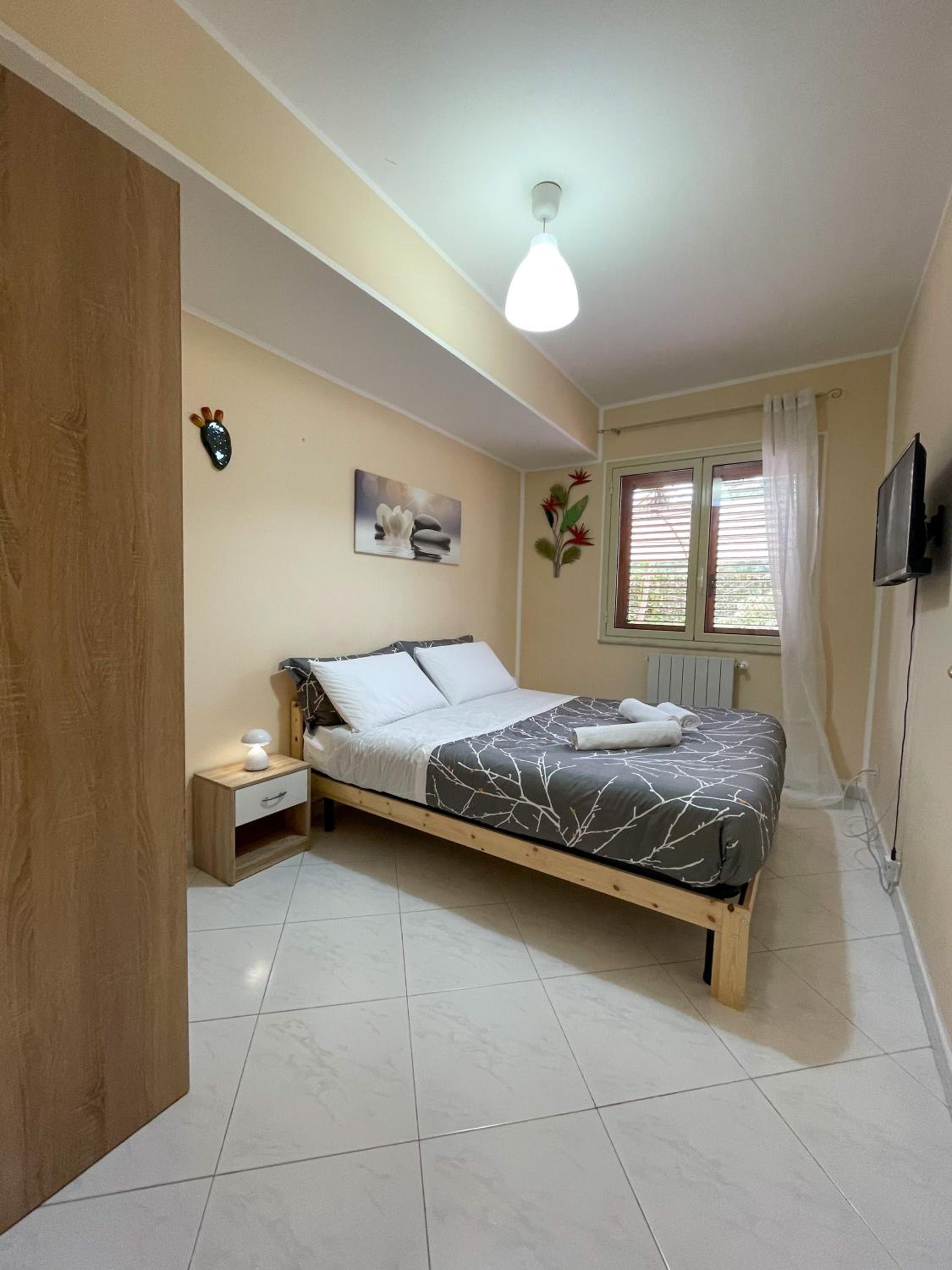 One-Bedroom Apartment - Photo 8
