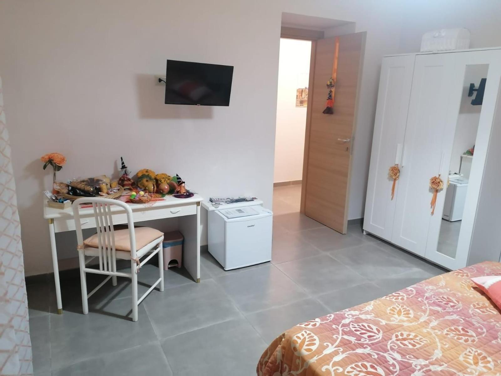 Double or Twin Room - Photo 13