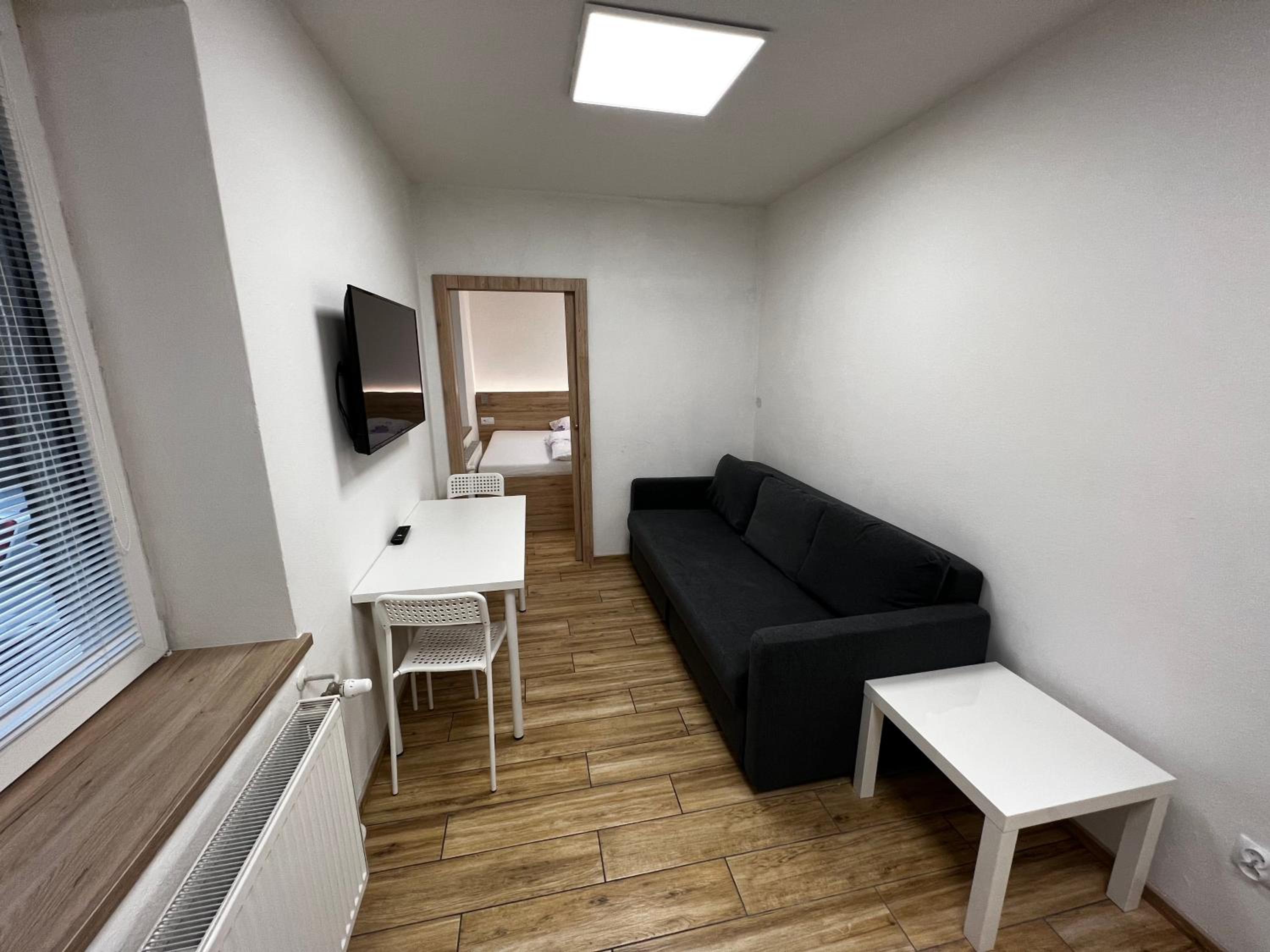 One-Bedroom Apartment photo 1