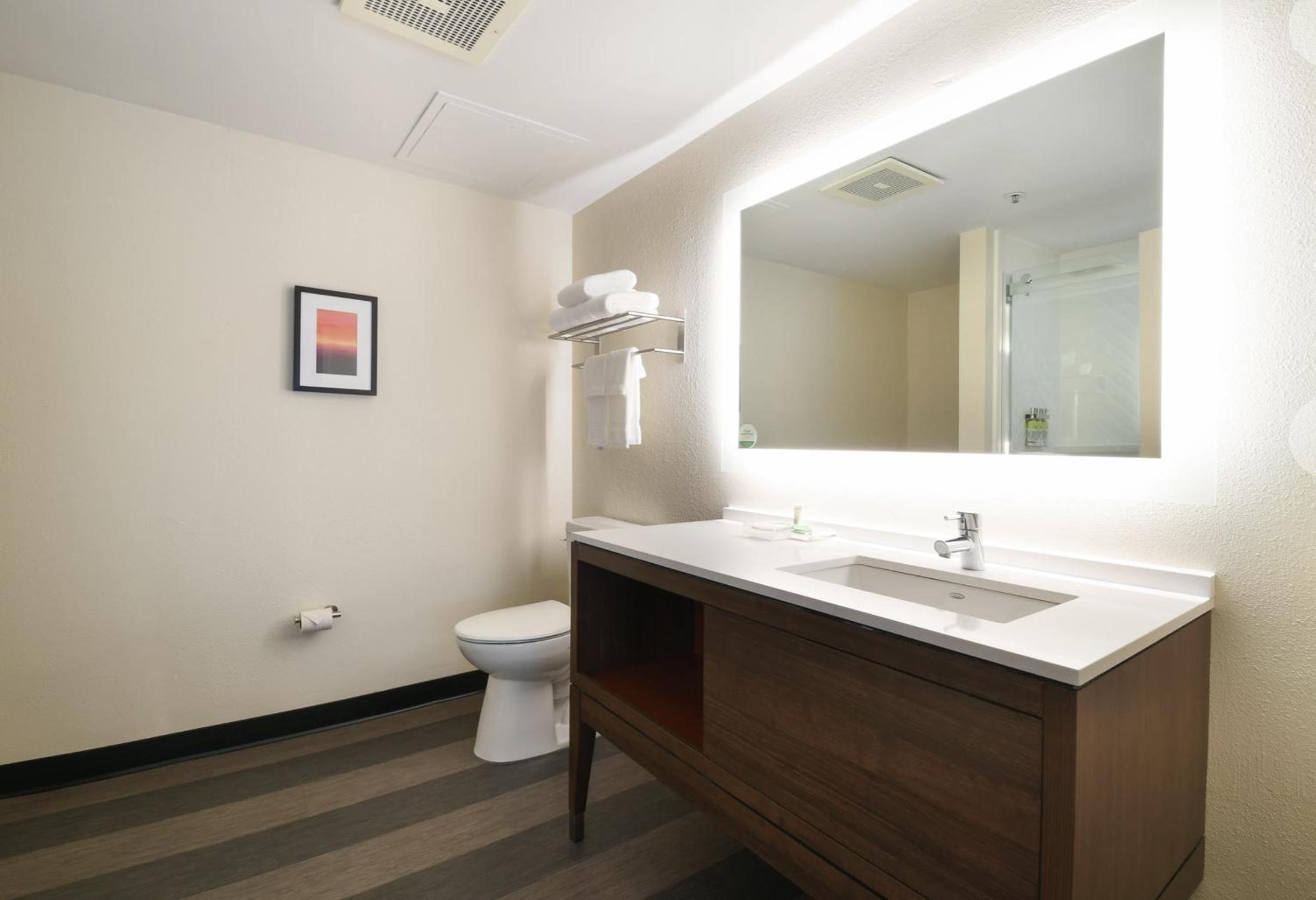 Standard Suite - Photo 3