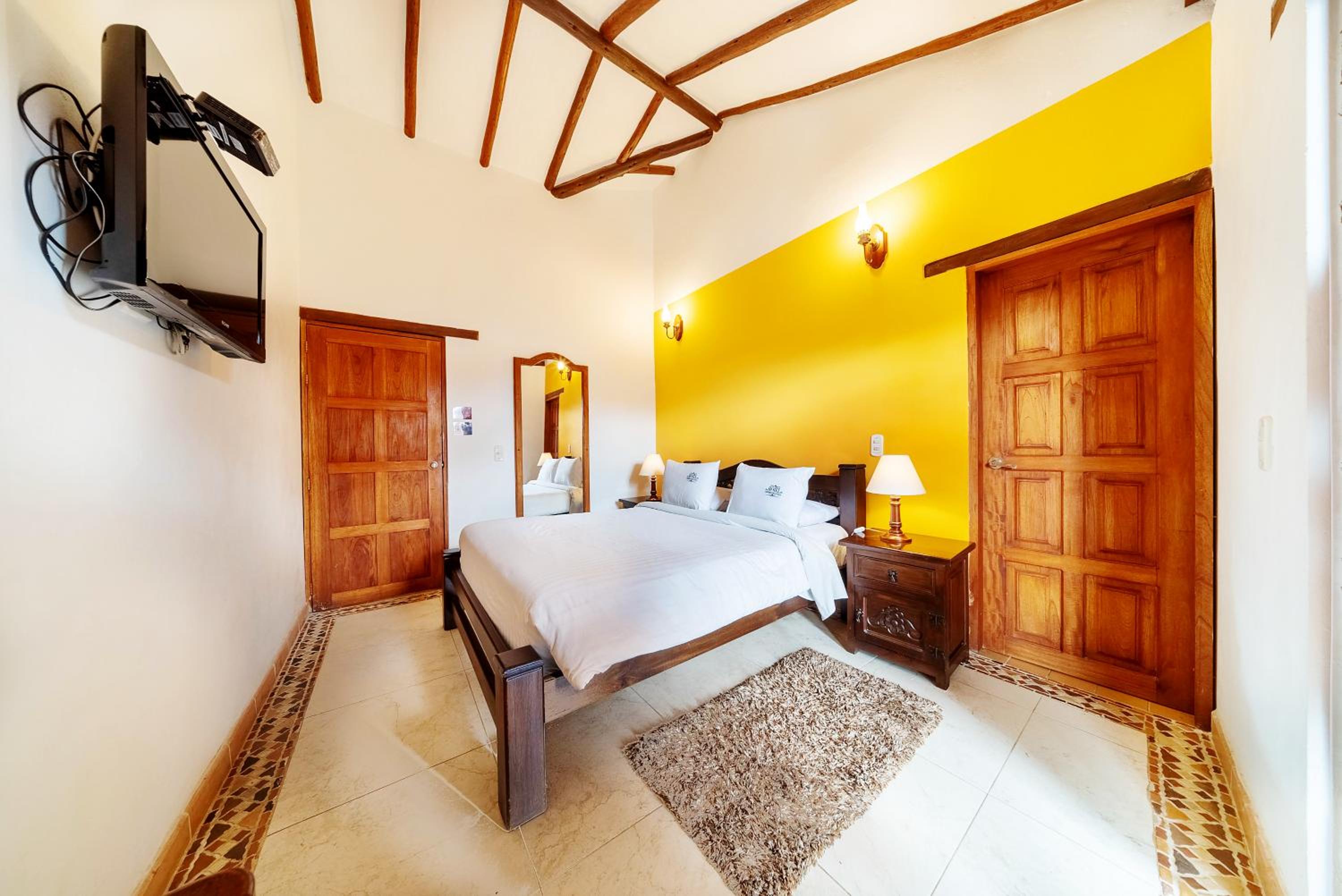 Queen Room with Balcony photo 1