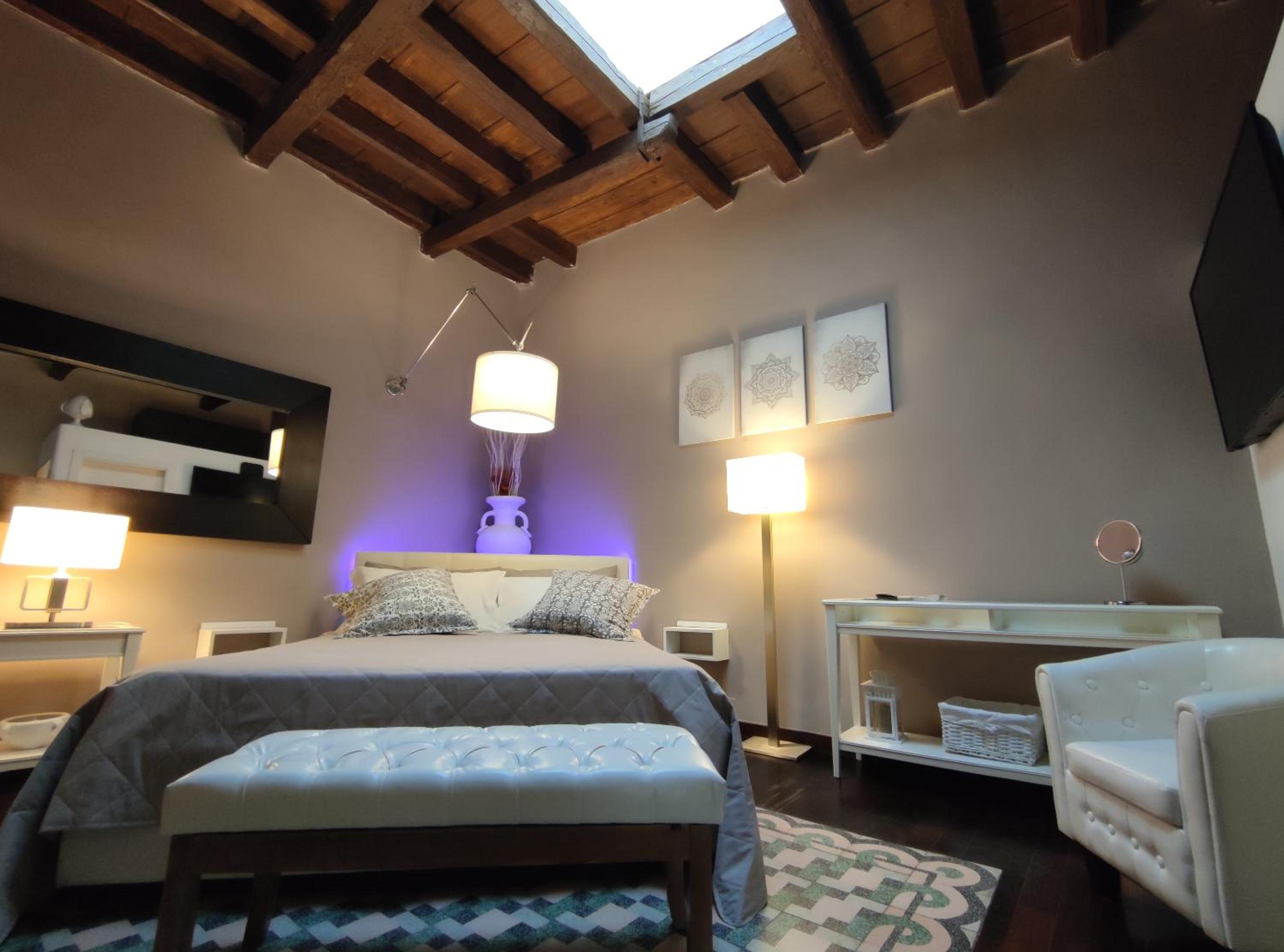Executive Suite - Photo 28