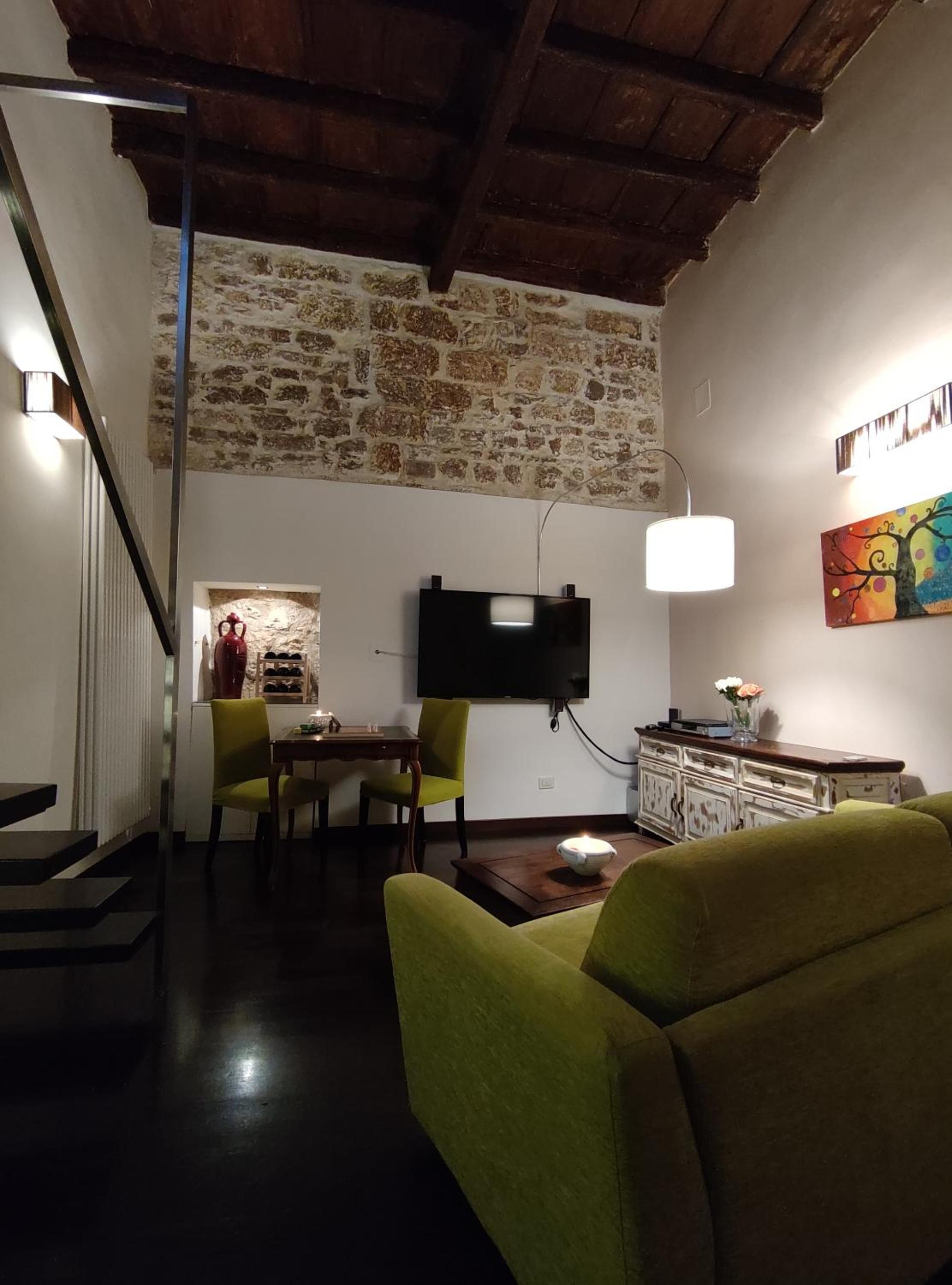 Executive Suite - Photo 14