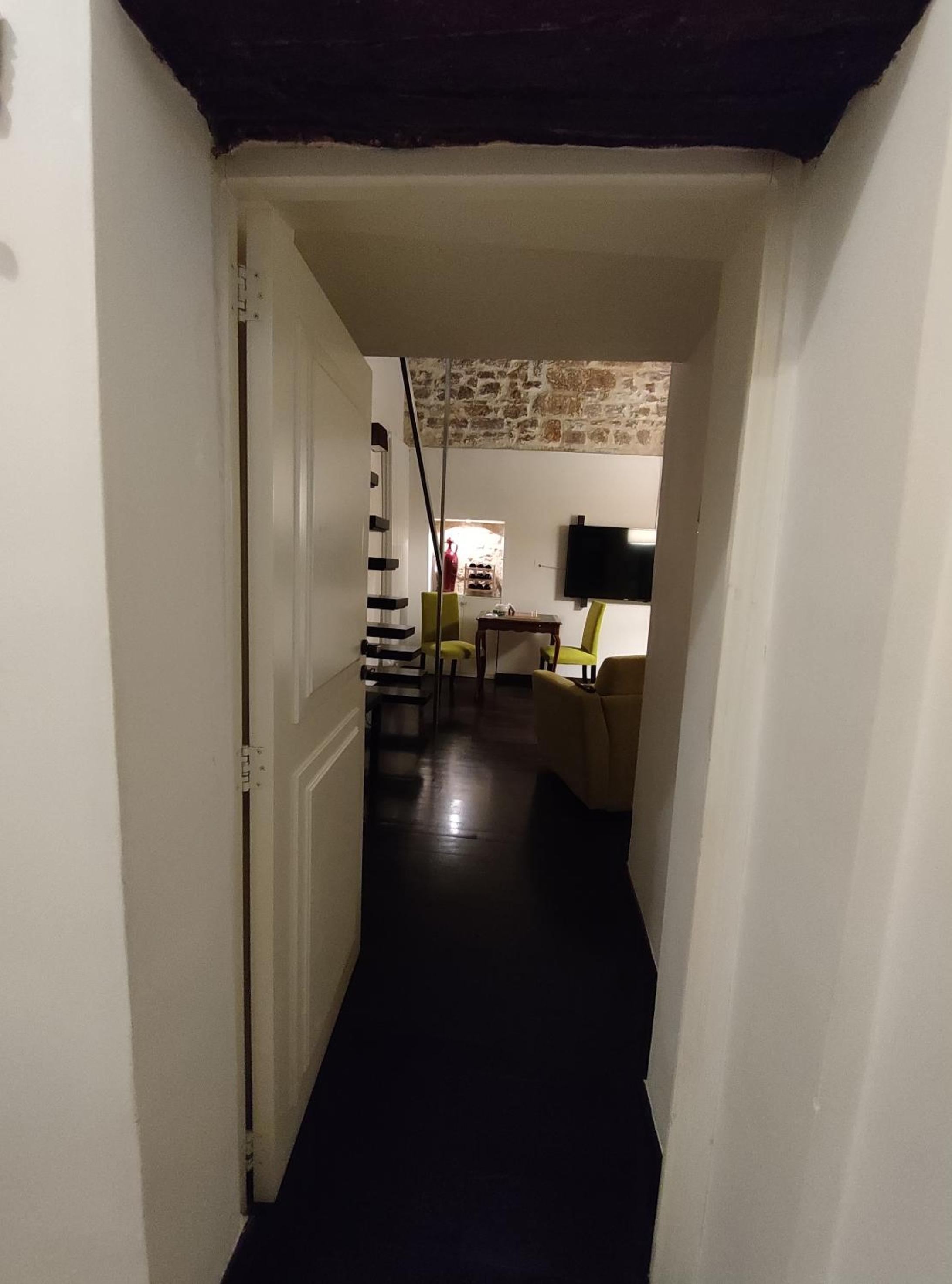Executive Suite - Photo 25