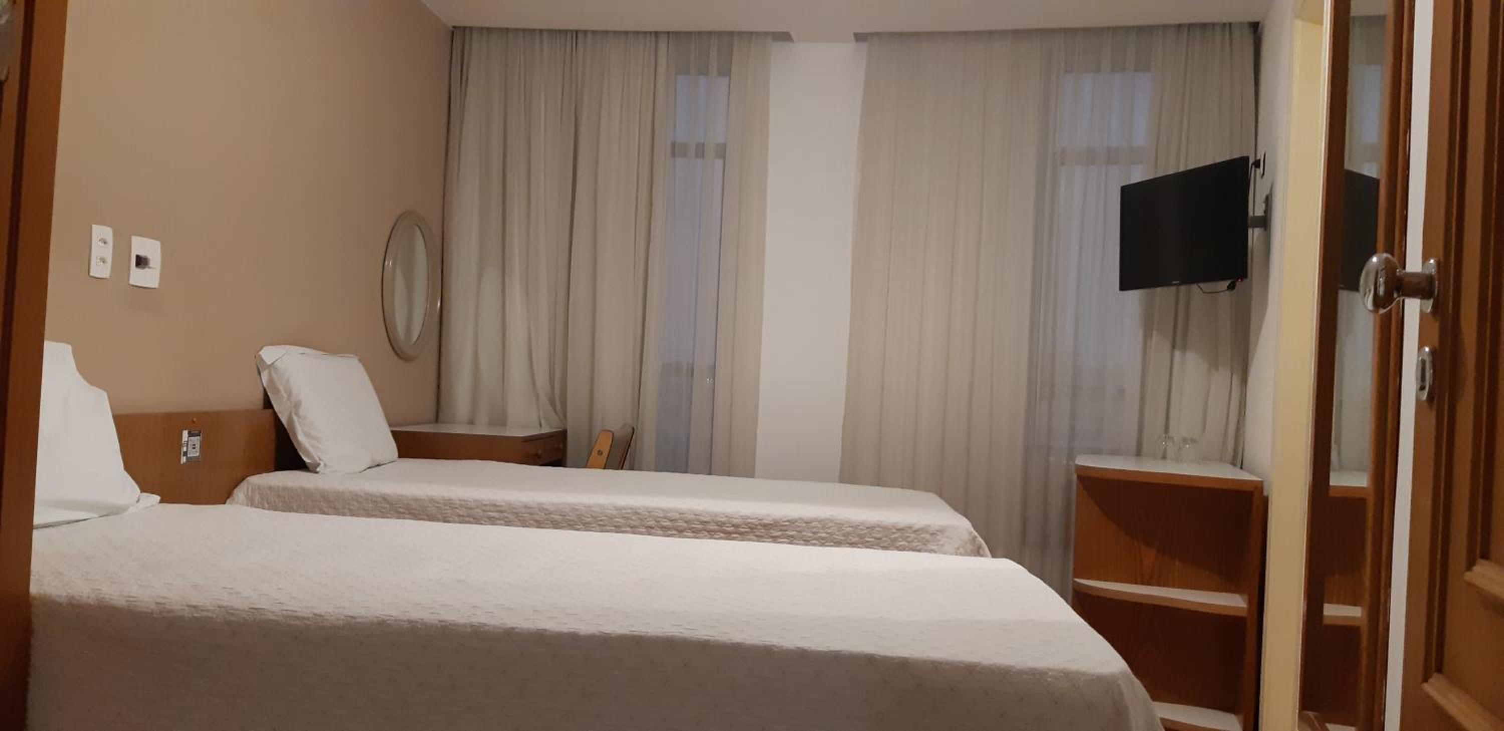 Budget Twin Room photo 2