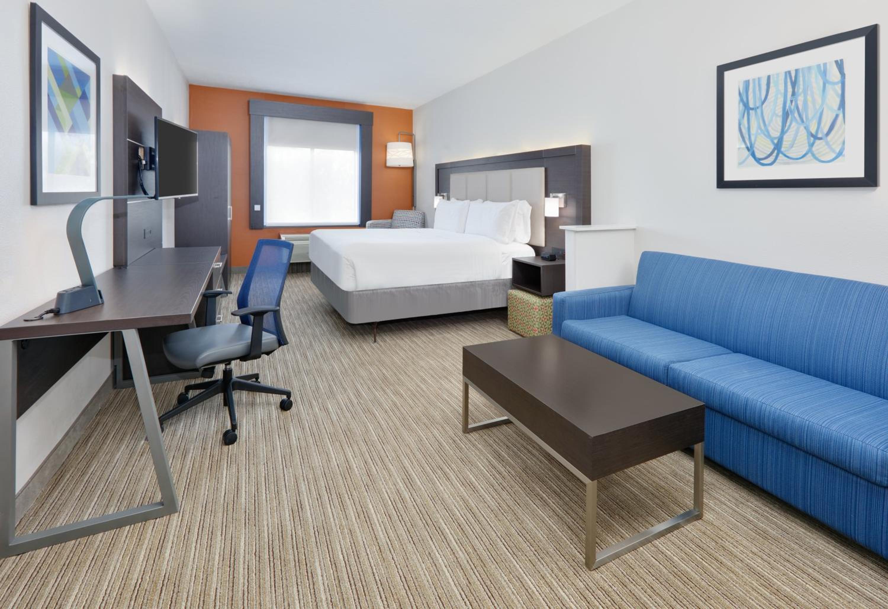 King Suite - Non-Smoking - Photo 2