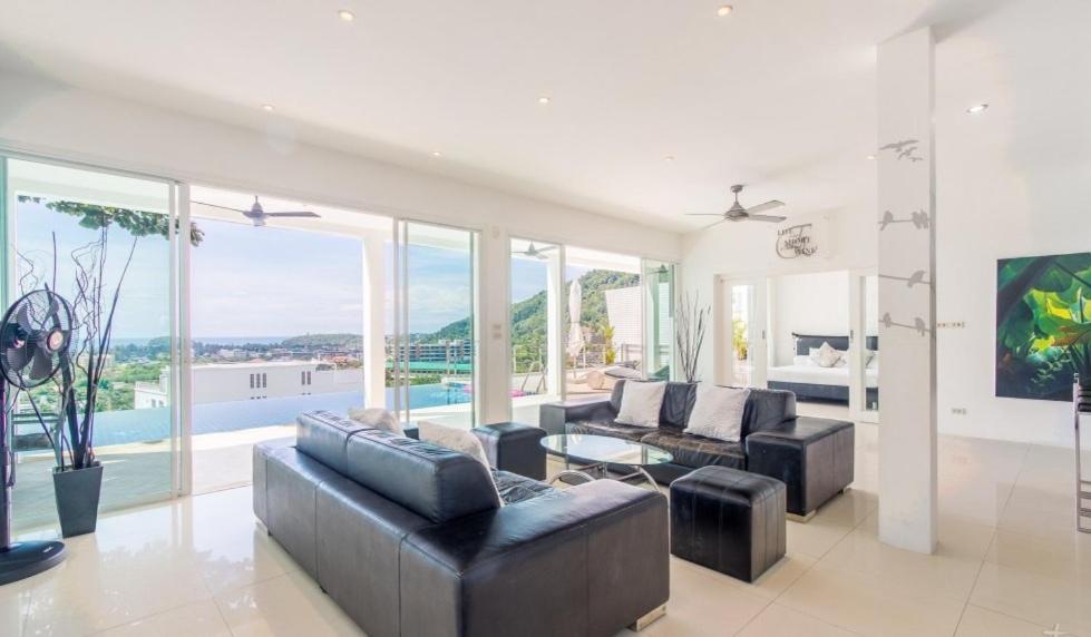 Five-Bedroom Pool Villa with Sea View photo 2