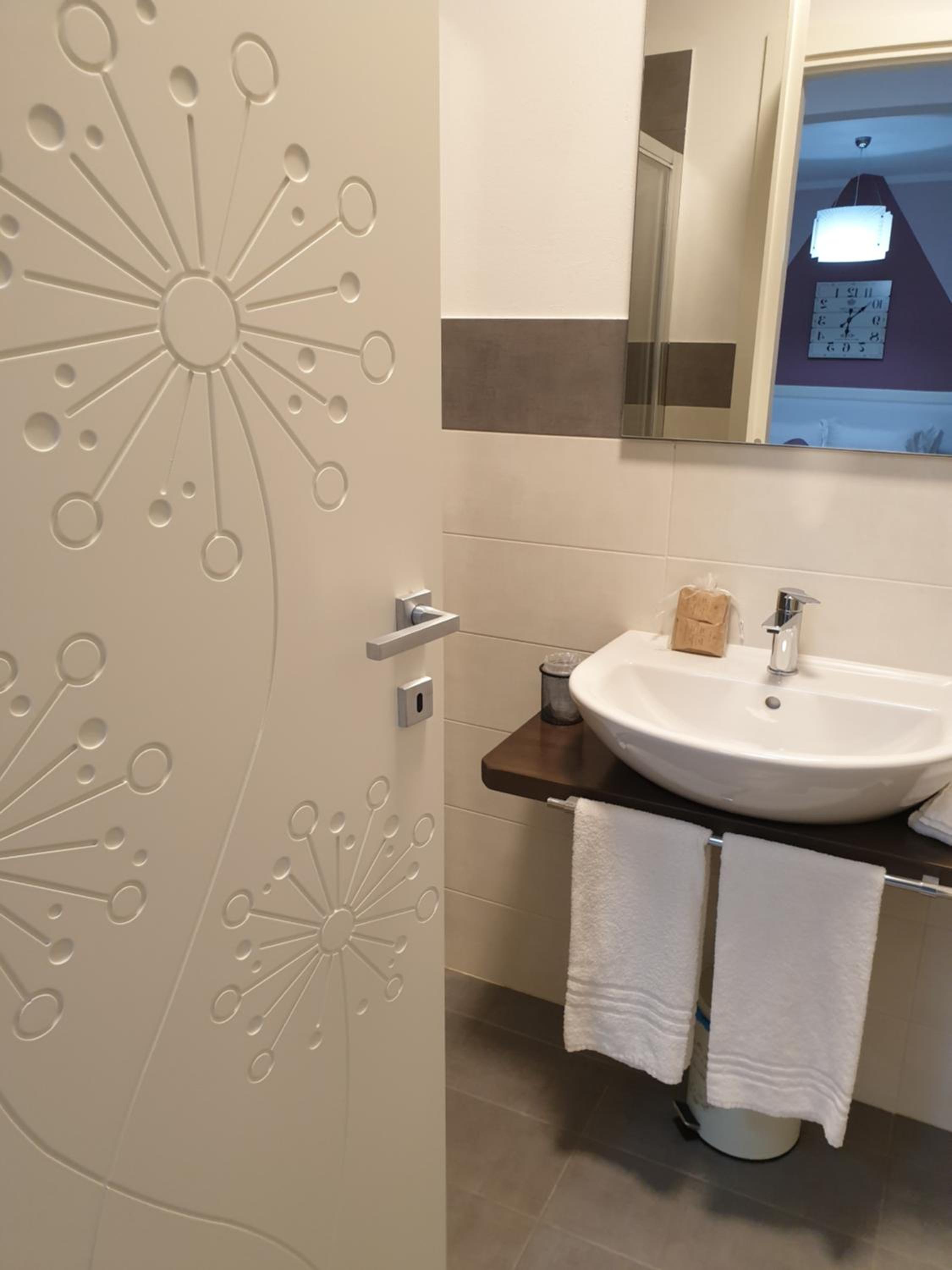 Standard Double or Twin Room - Photo 3
