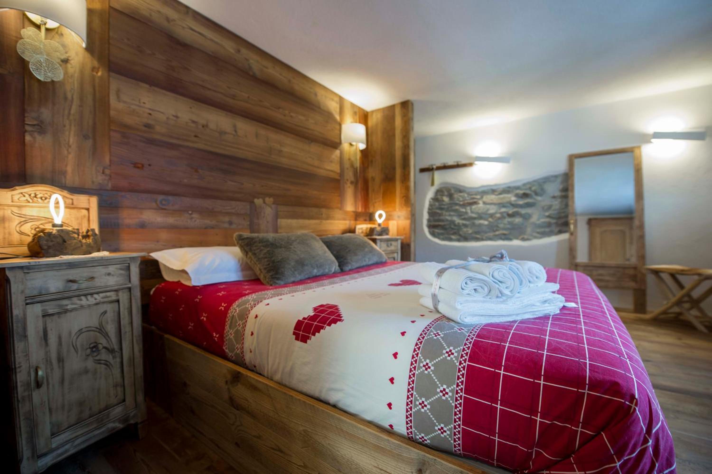 Deluxe Double Room with Shower - Photo 7