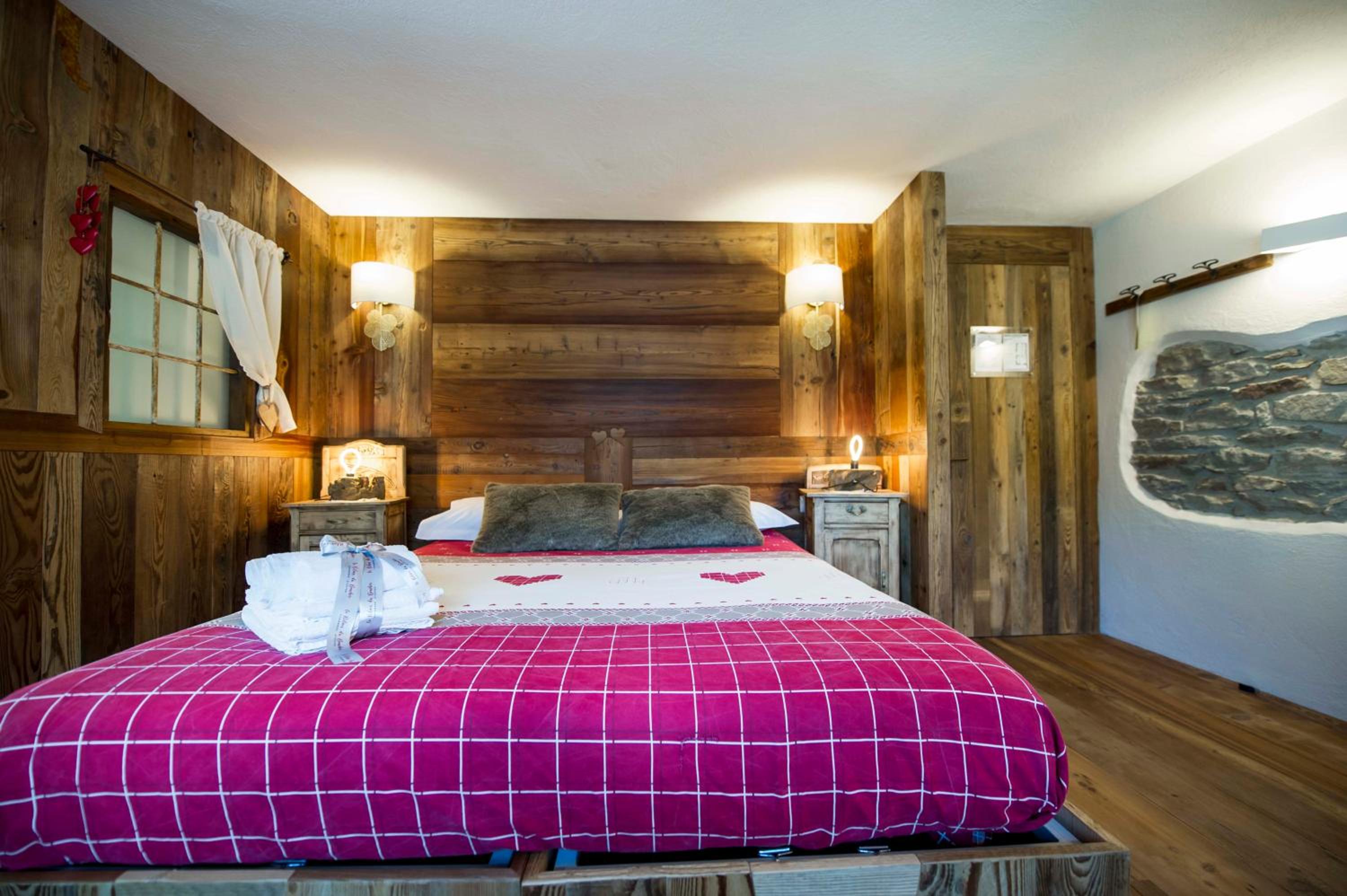 Deluxe Double Room with Shower - Photo 1