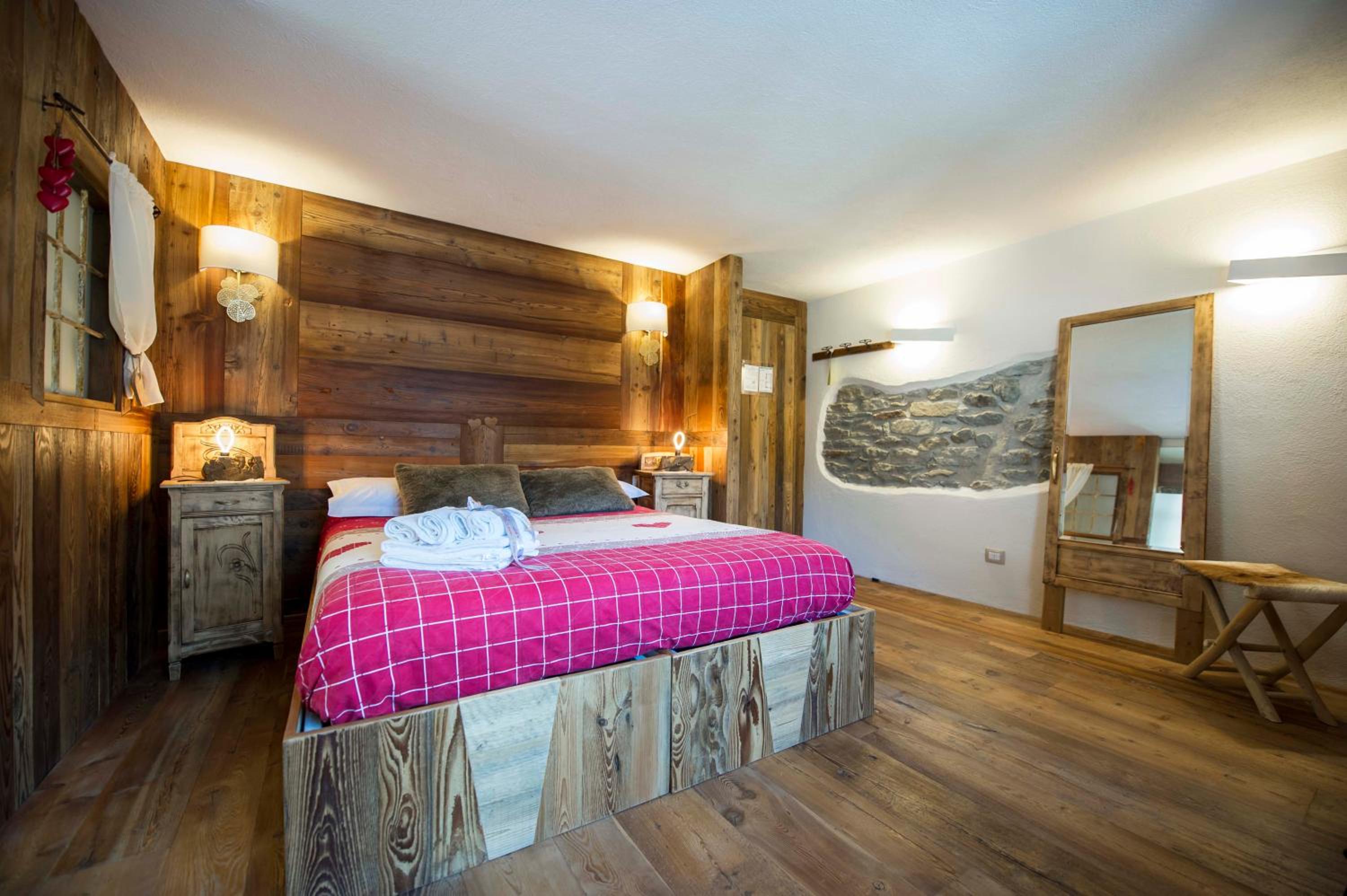 Deluxe Double Room with Shower - Photo 2