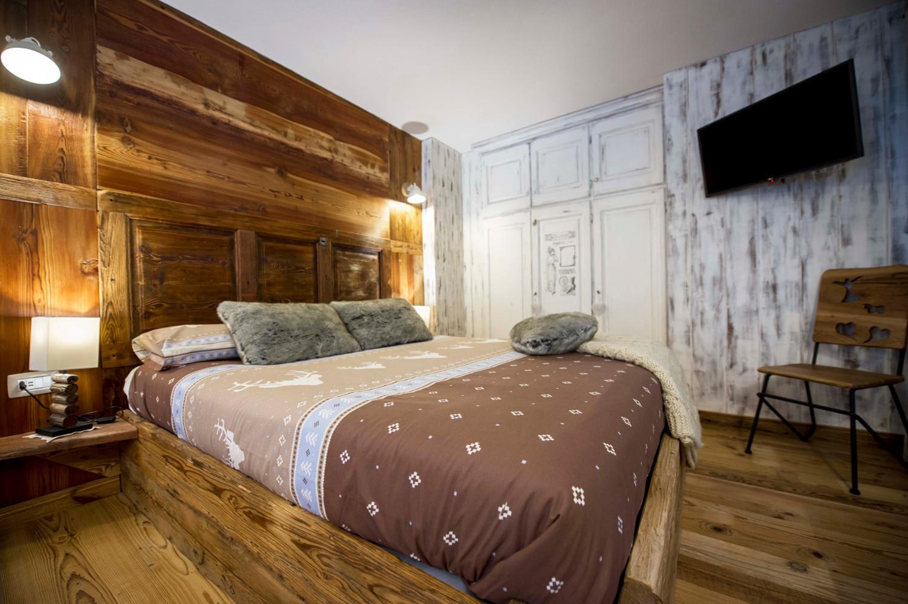 Double Room with Balcony - Photo 2
