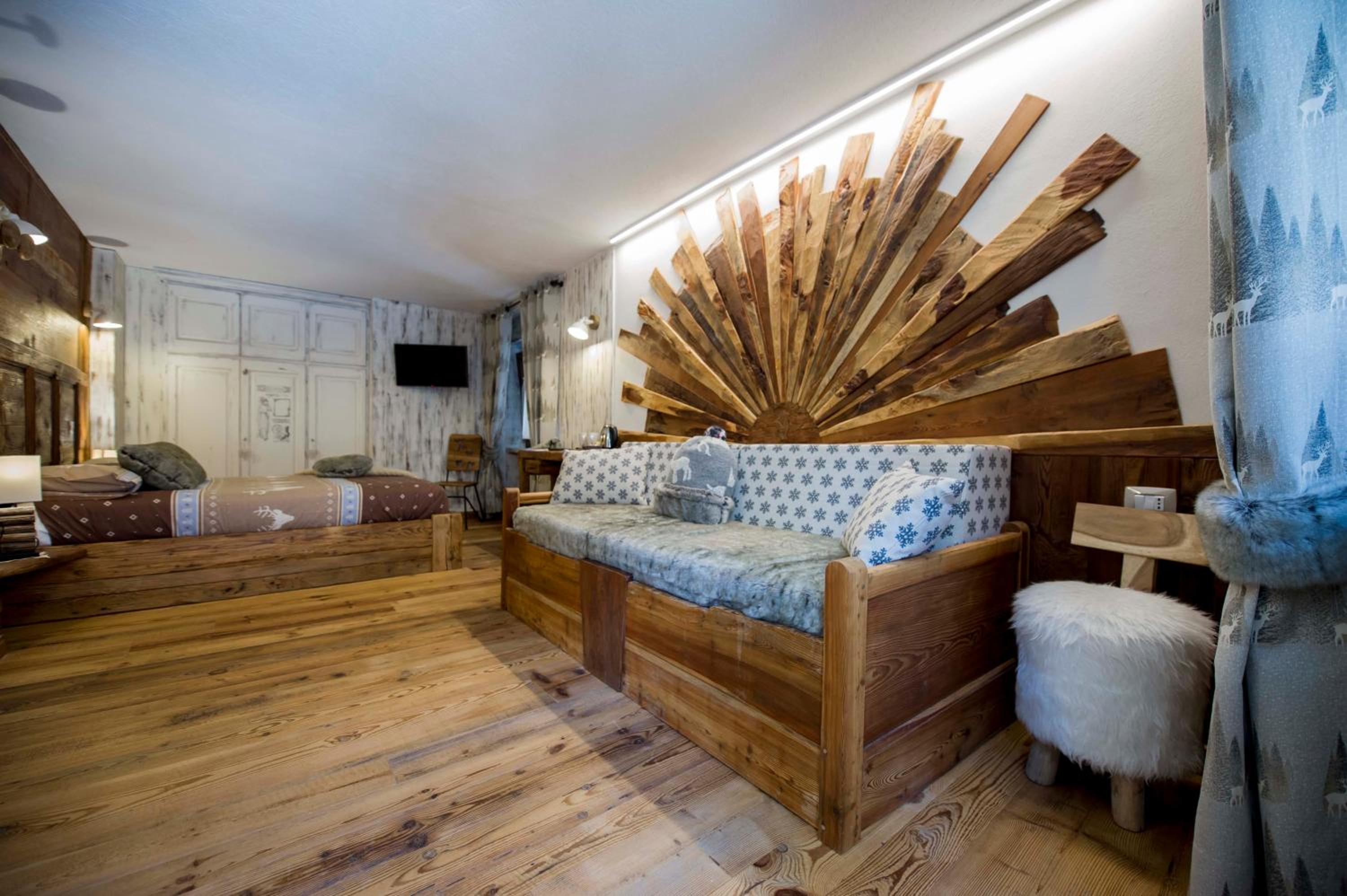 Double Room with Balcony - Photo 1
