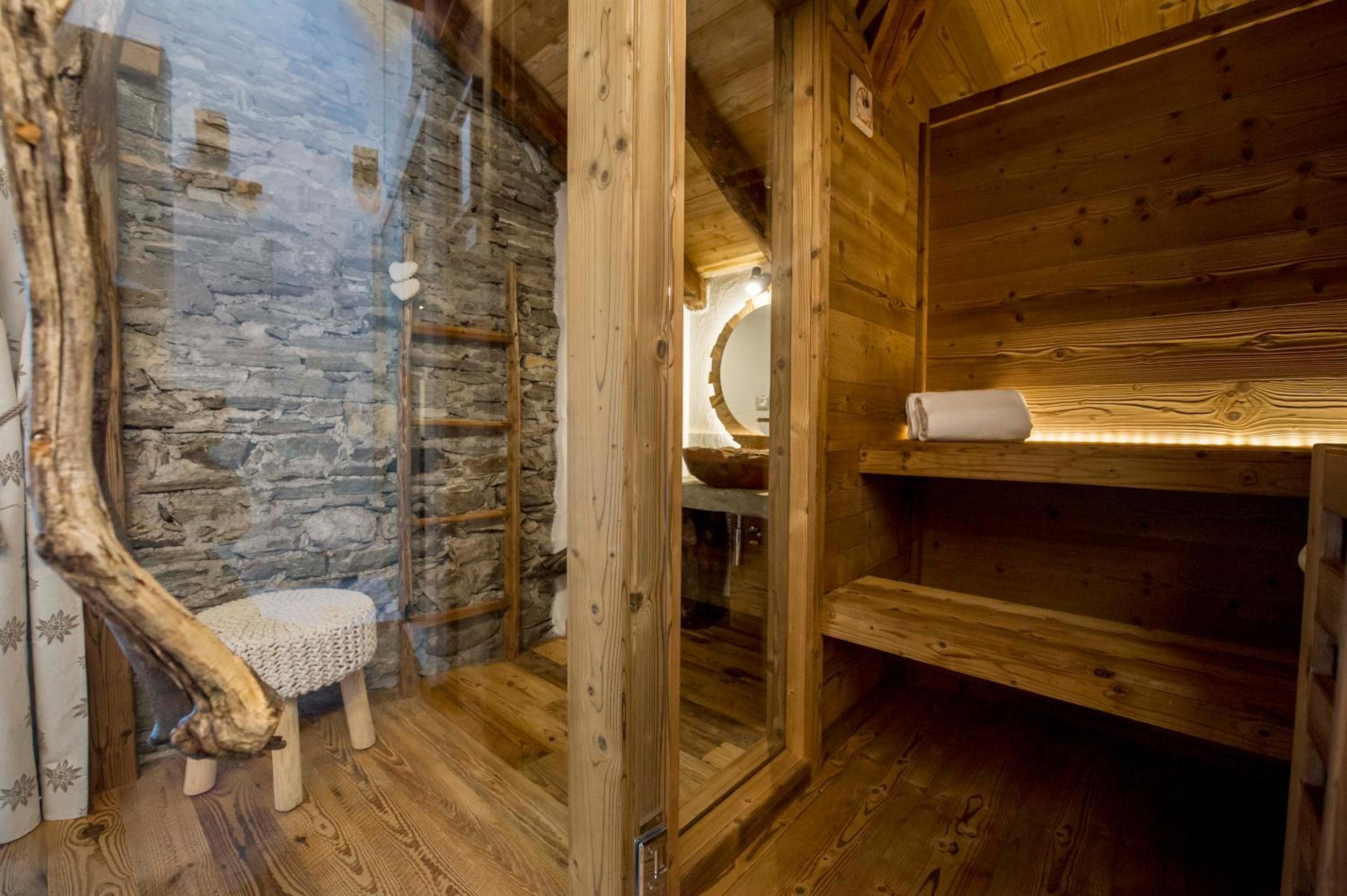 Junior Suite with Sauna - Photo 11