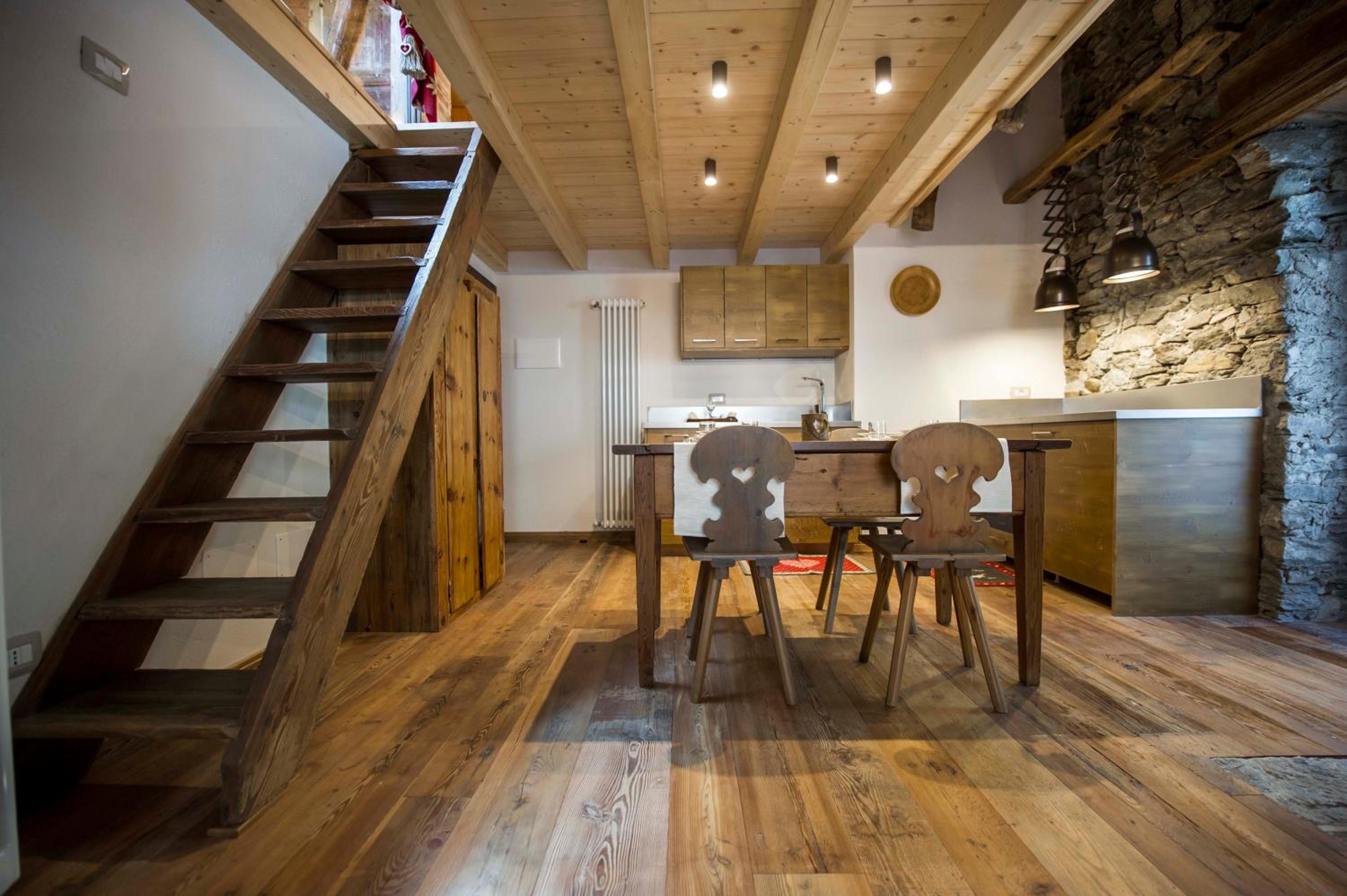 Apartment with Balcony - Photo 9