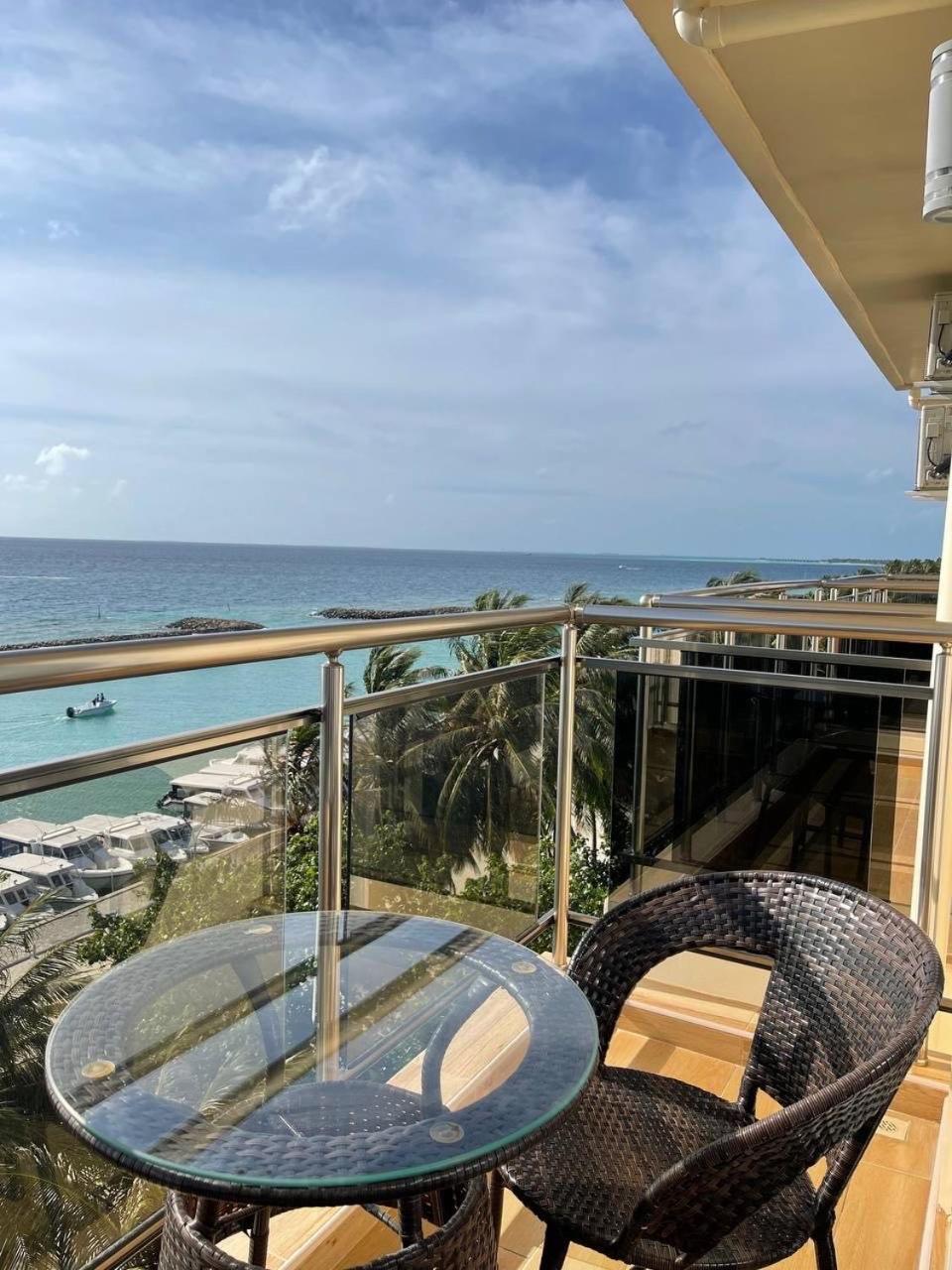 Queen Room with Sea View - Photo 7