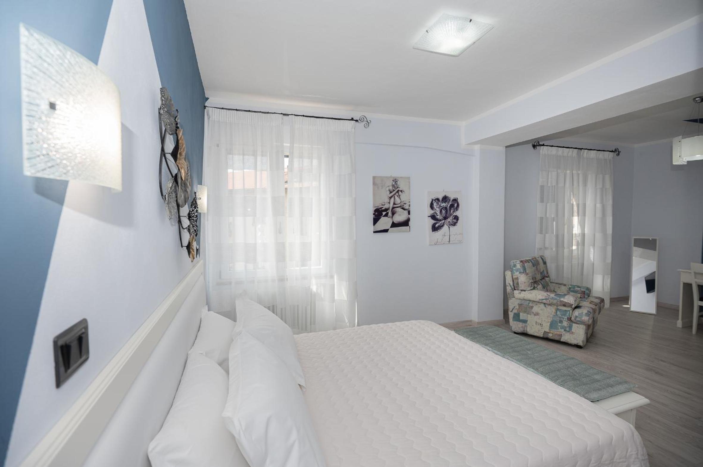 Deluxe Double or Twin Room - Photo 5