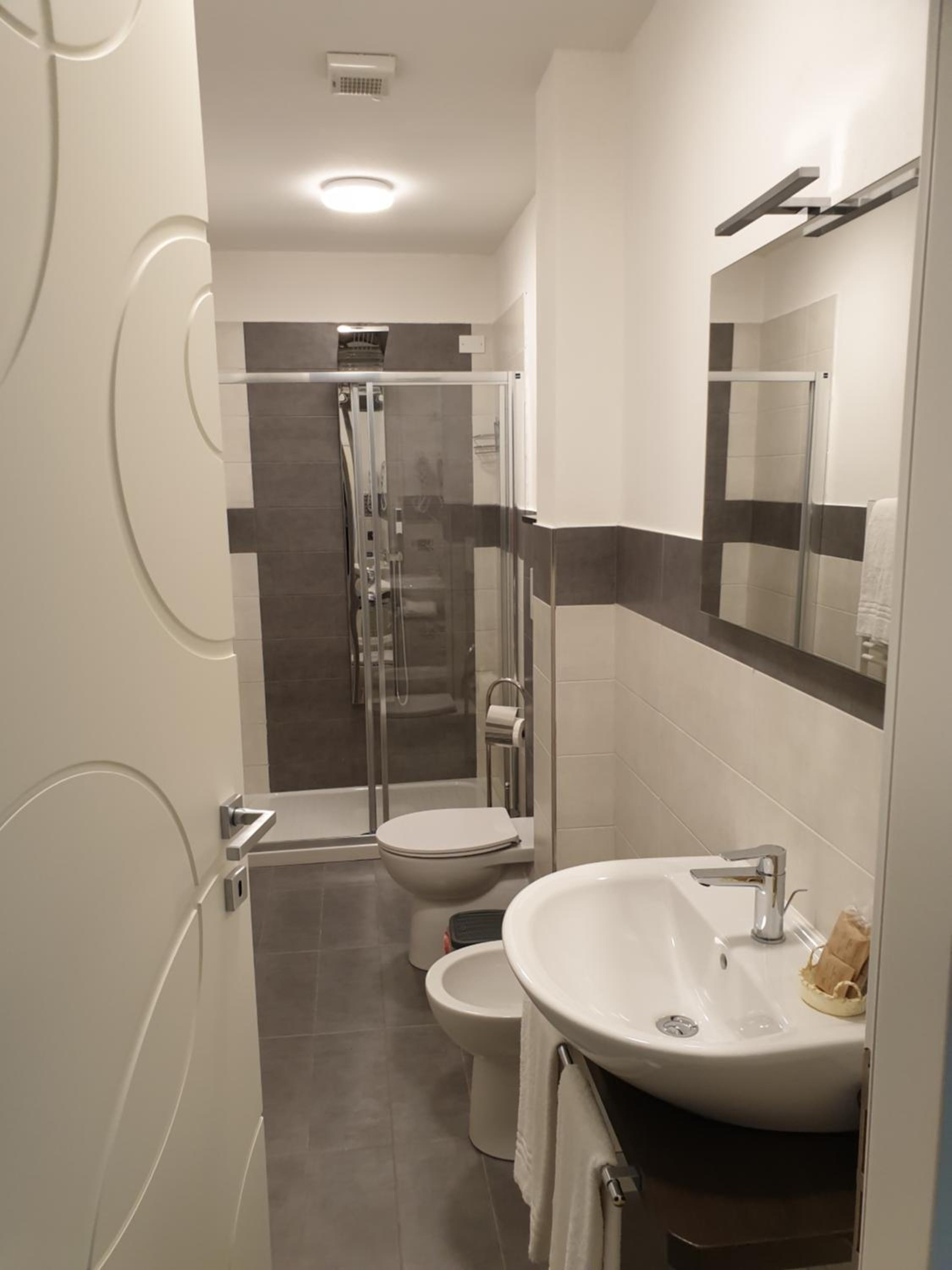 Deluxe Double or Twin Room - Photo 4