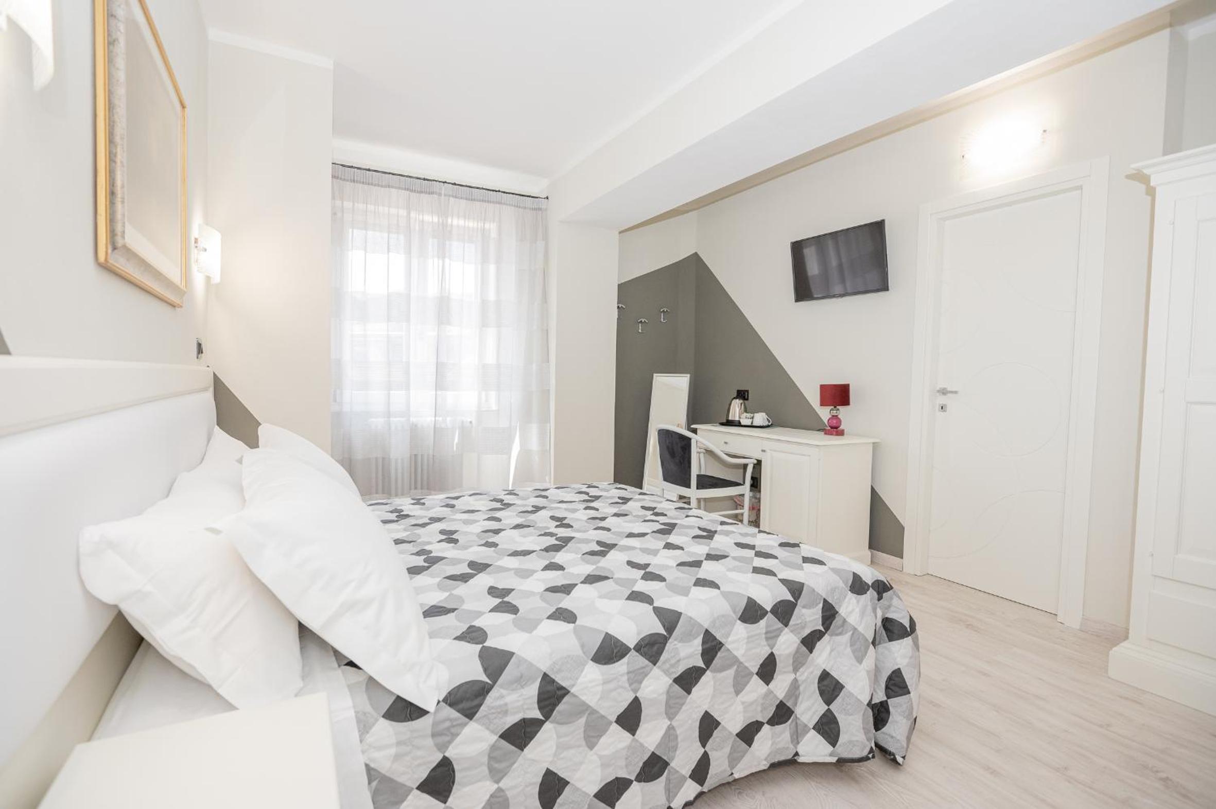 Superior Double or Twin Room - Photo 1