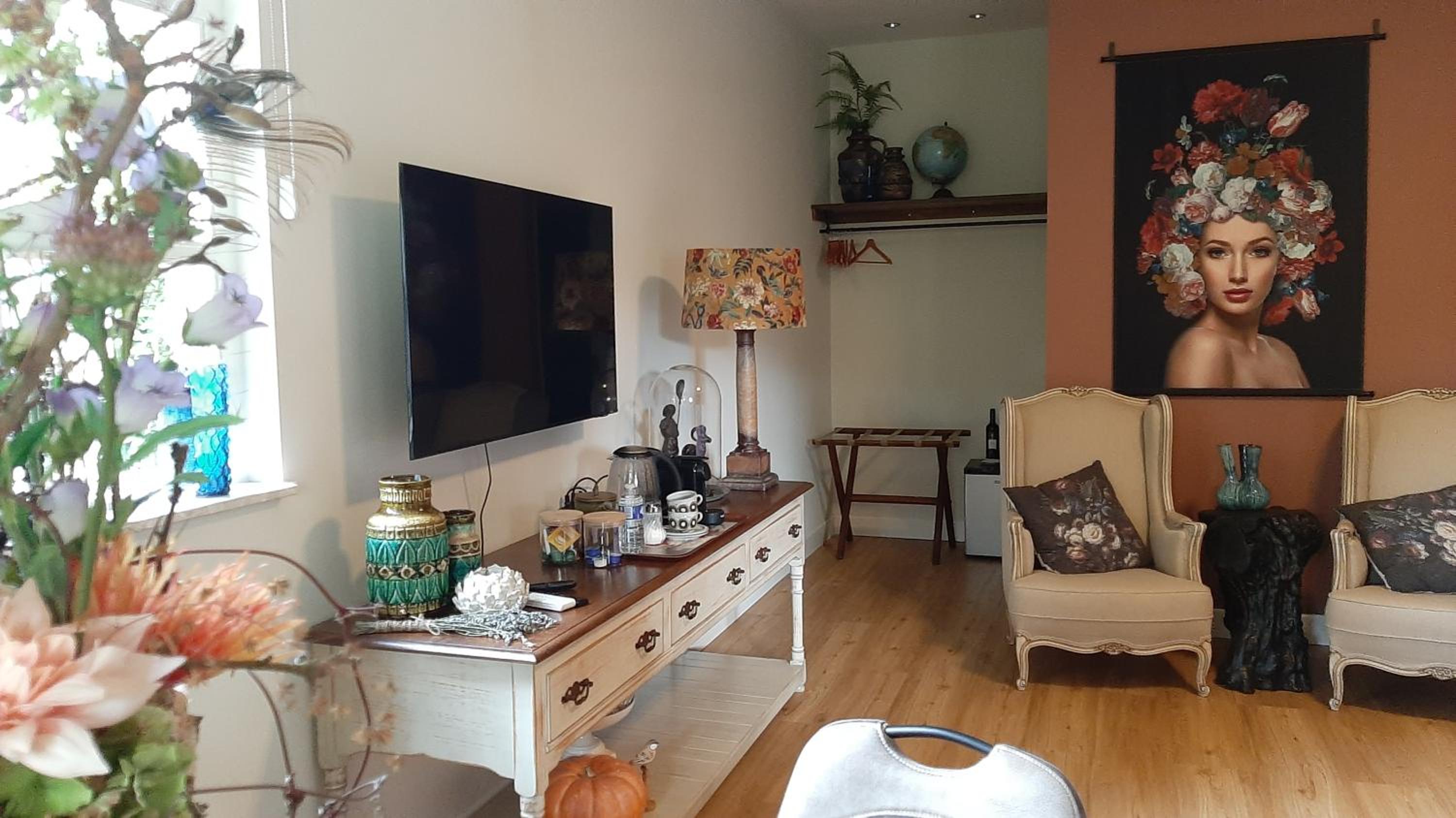 King Room with Garden View - Photo 2