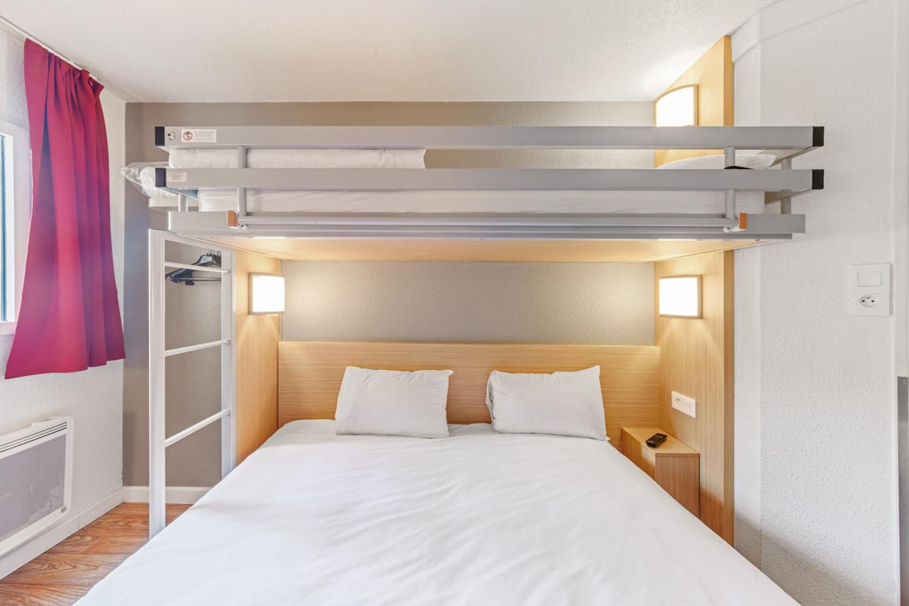 Triple Room (1 Double Bed + 1 Single Bed) - Photo 5