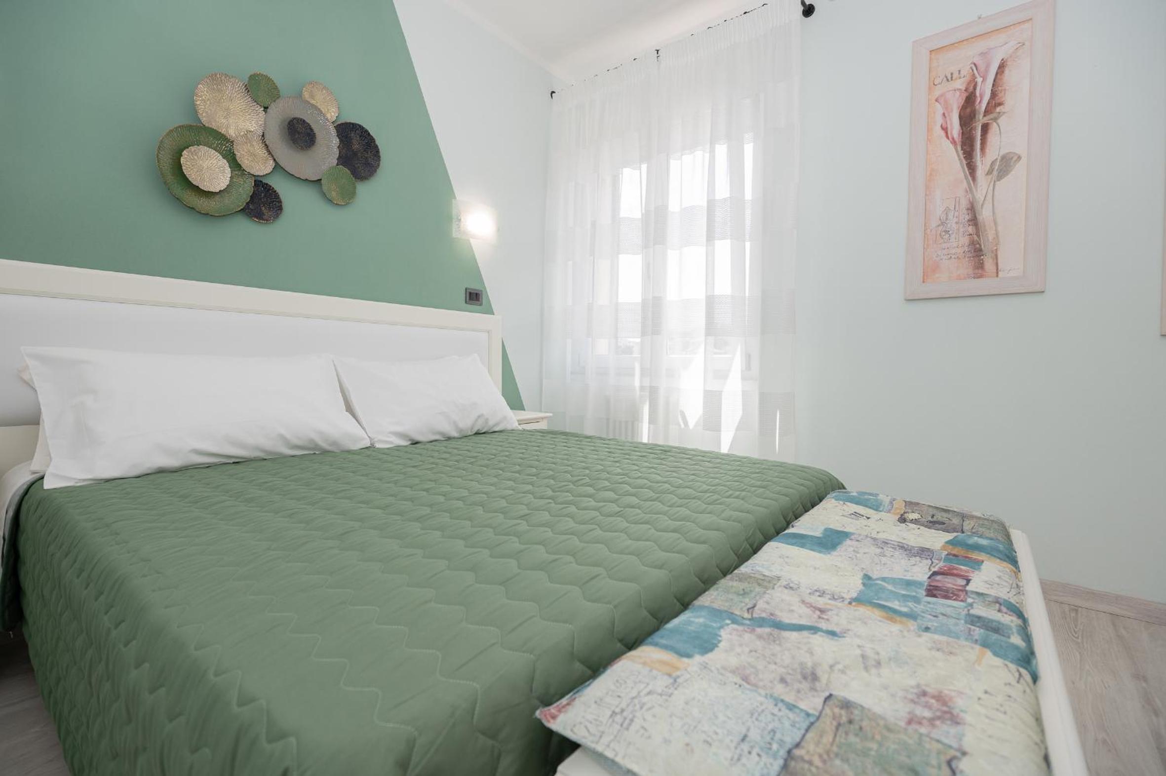 Deluxe Double or Twin Room - Photo 4