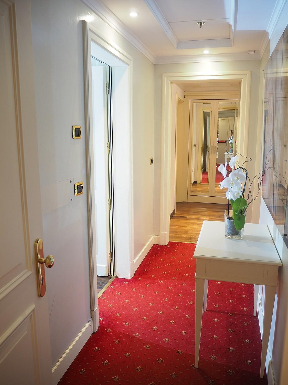 Two Connecting Rooms photo 3