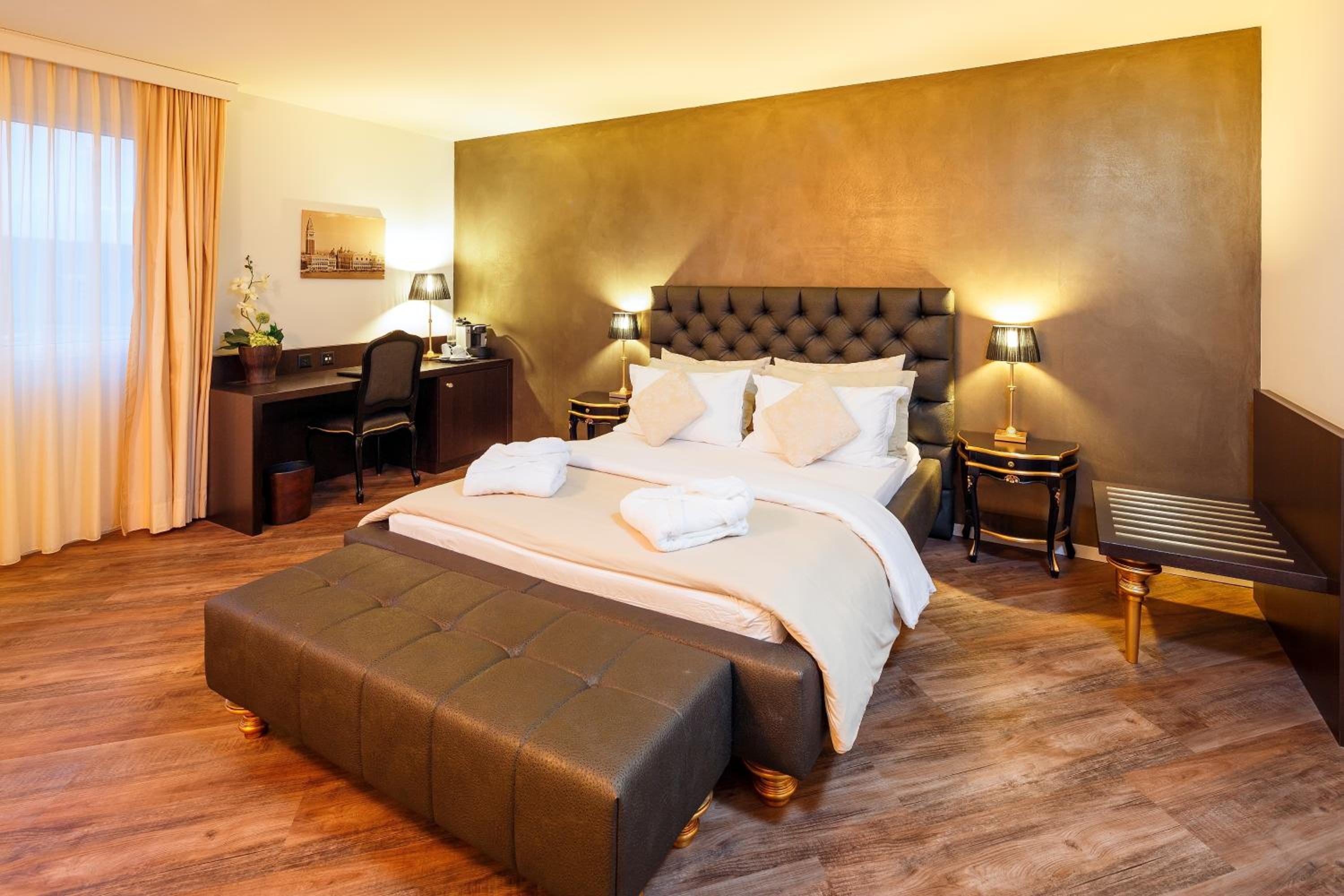 Junior Suite Deluxe with Bathtub for 2 People and Air Con - Photo 2