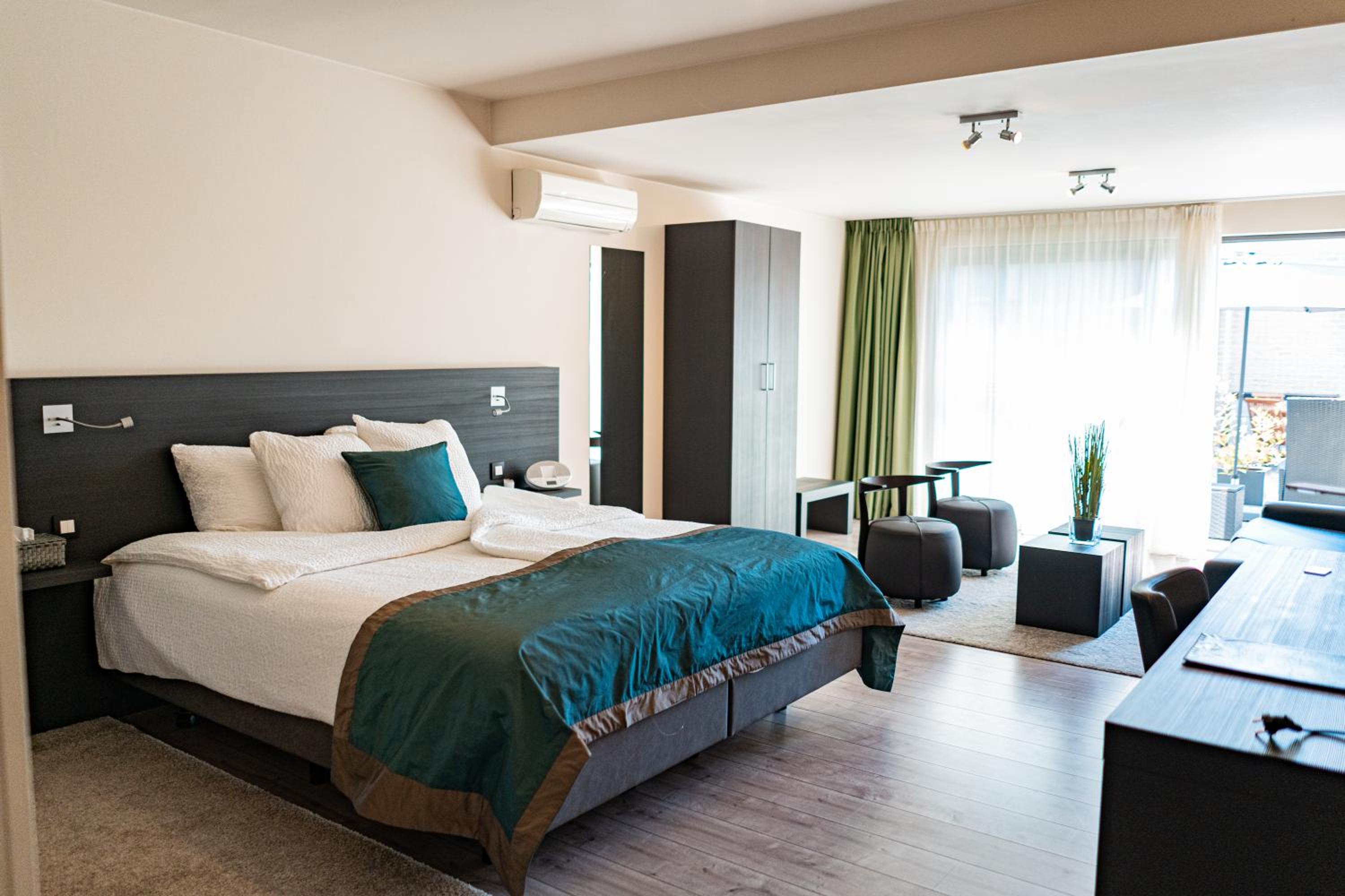 Superior King Room - Photo 1