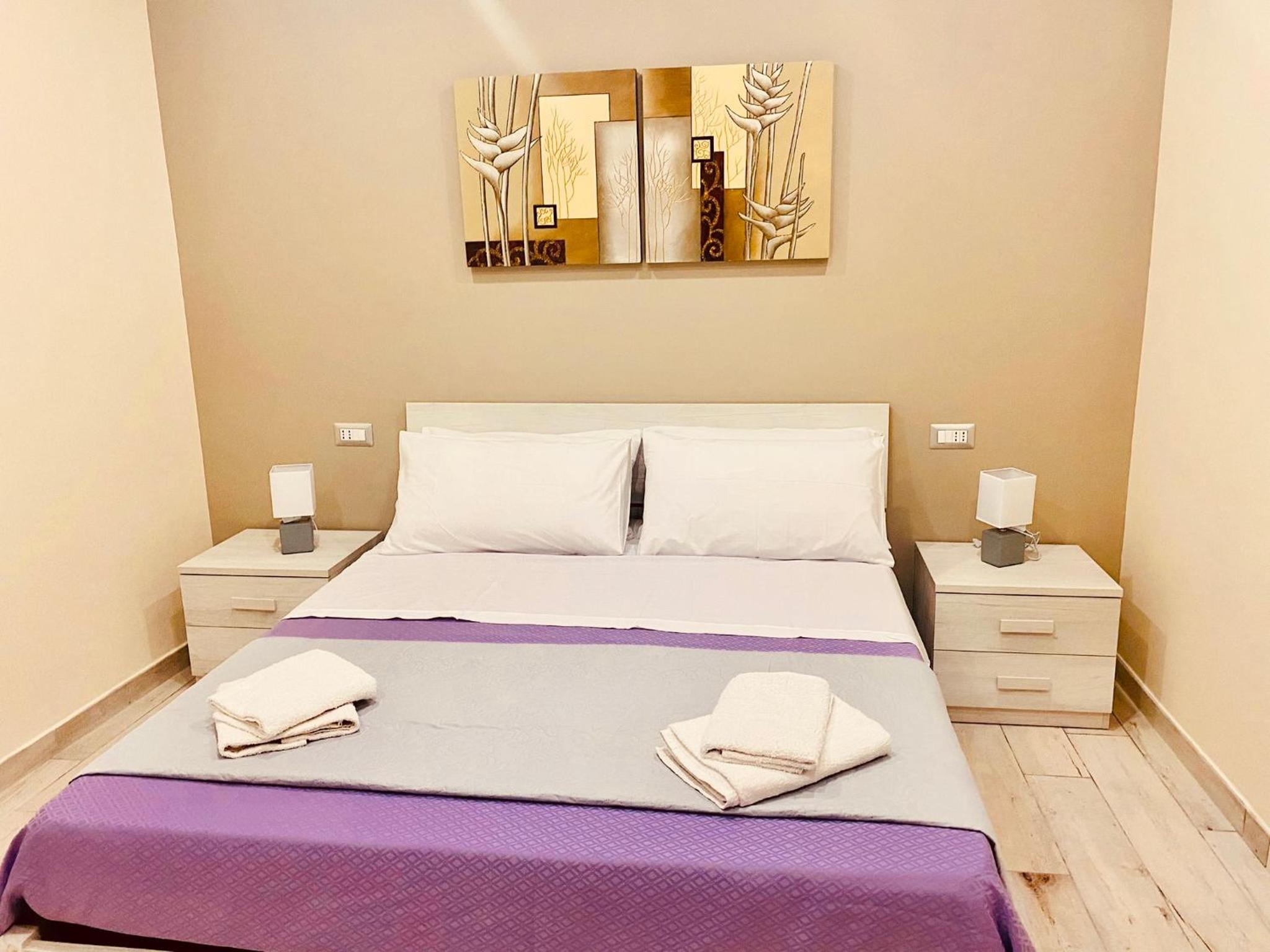 Double Room with Balcony - Photo 9