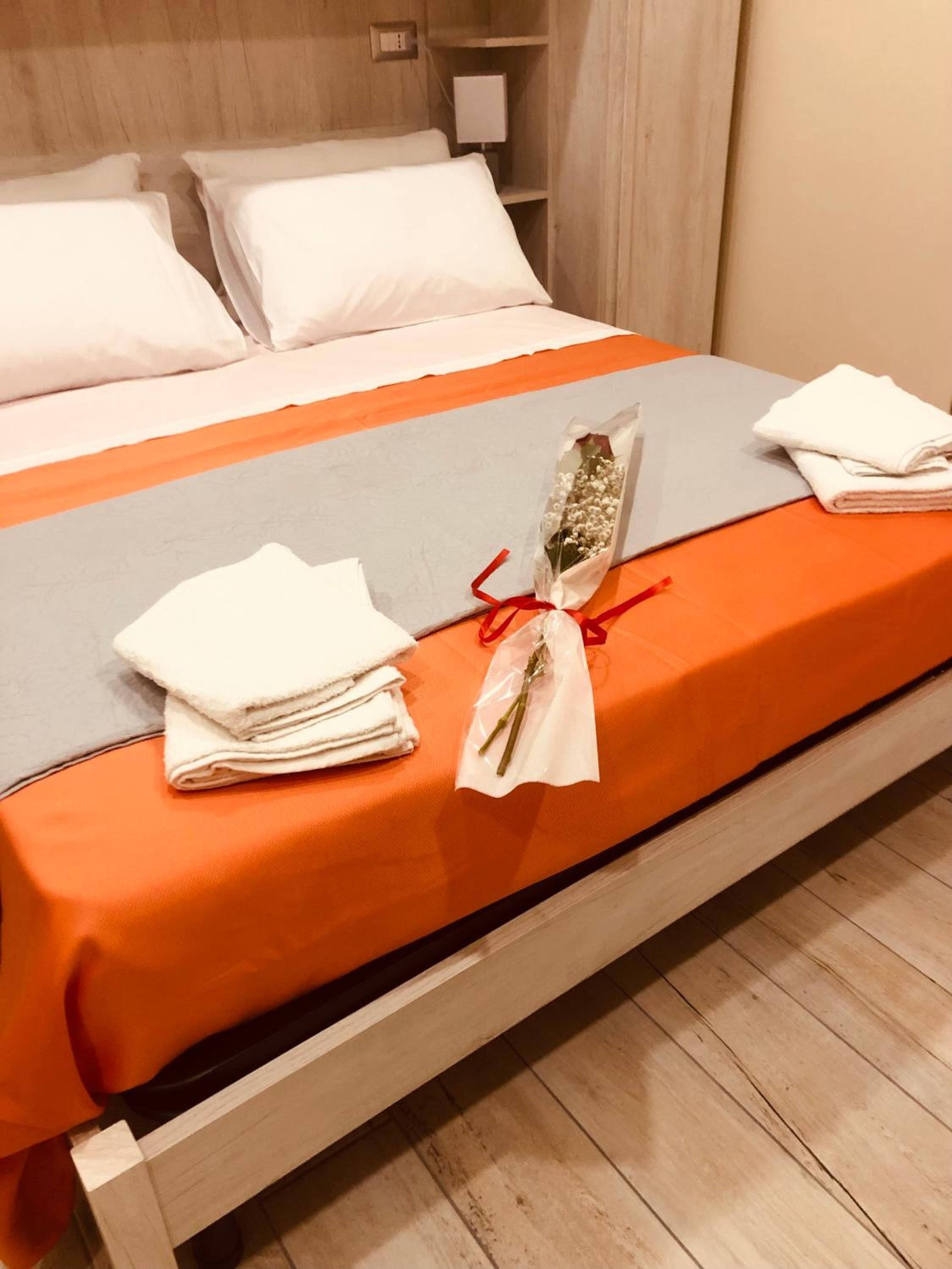 Deluxe Double Room with Balcony - Photo 13