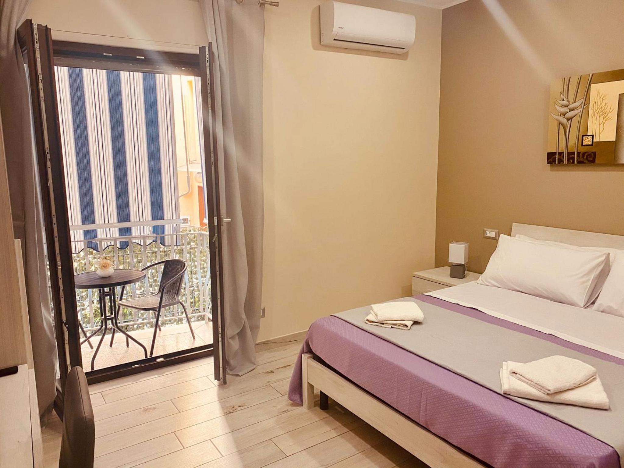 Double Room with Balcony - Photo 6